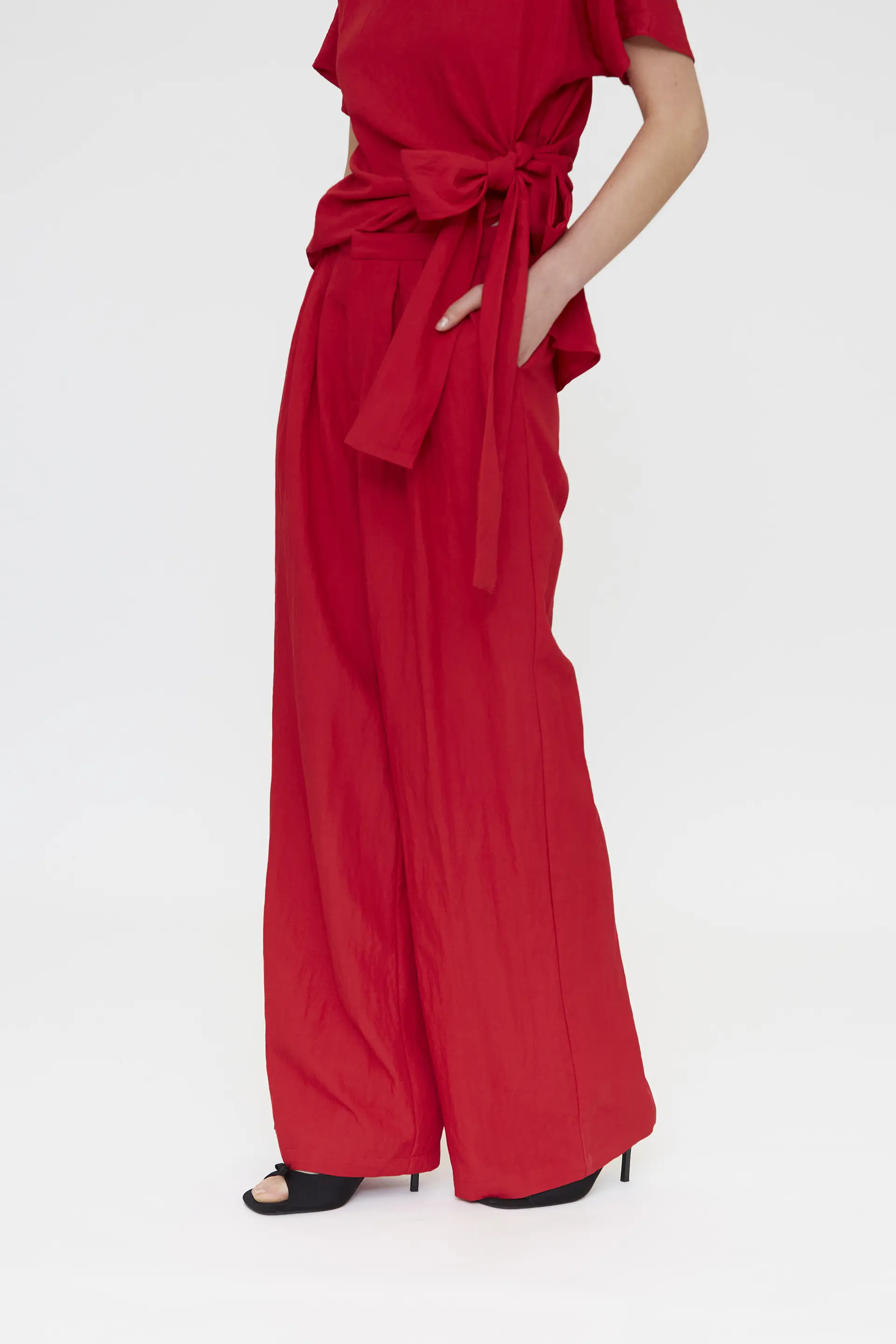 Pantalón fluído rojo - Image 4