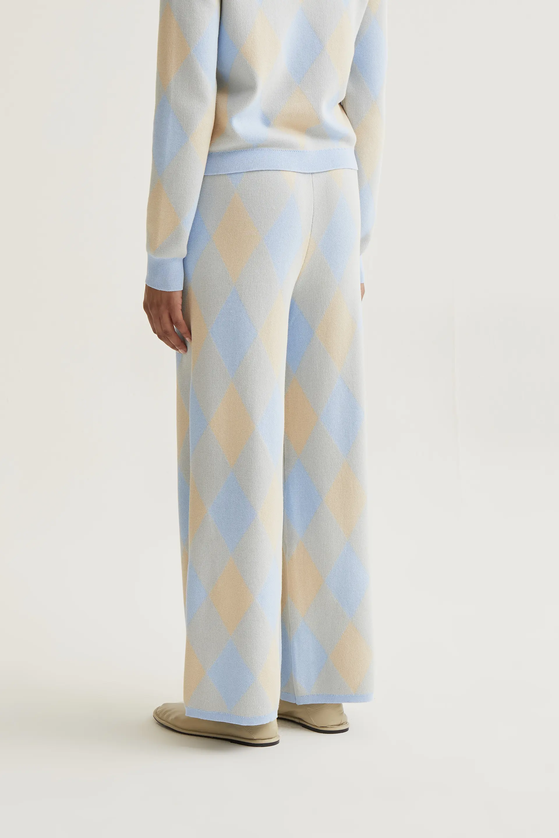 Pantalón punto con estampado rombos azul - Image 3
