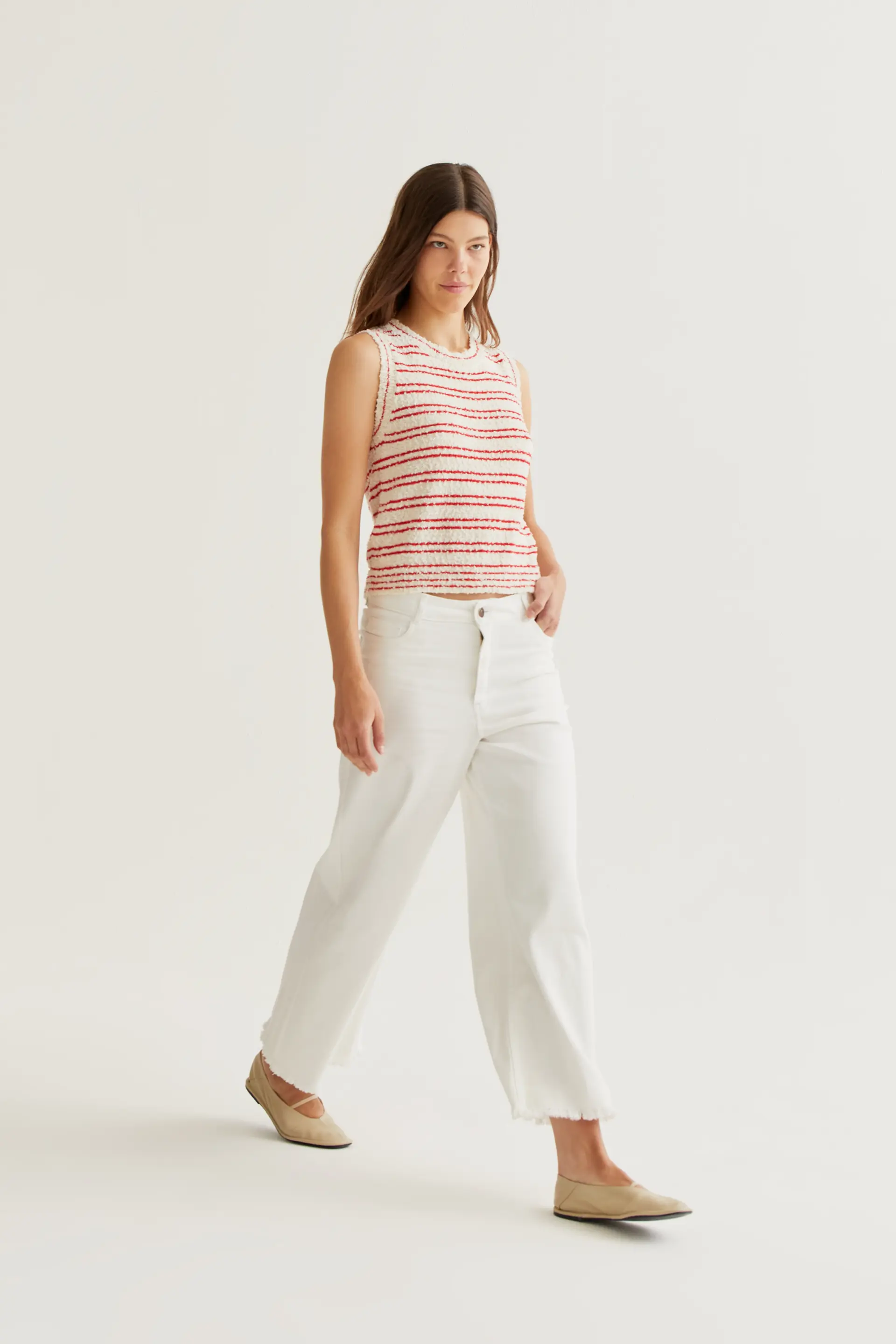 Pantalón vaquero blanco con bajo raw-cut - Image 6