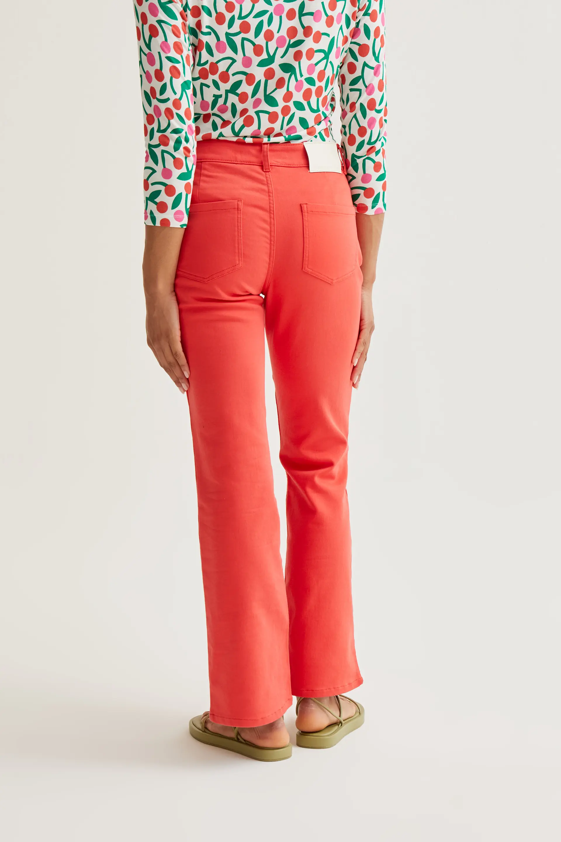 Pantalón vaquero rojo - Image 3