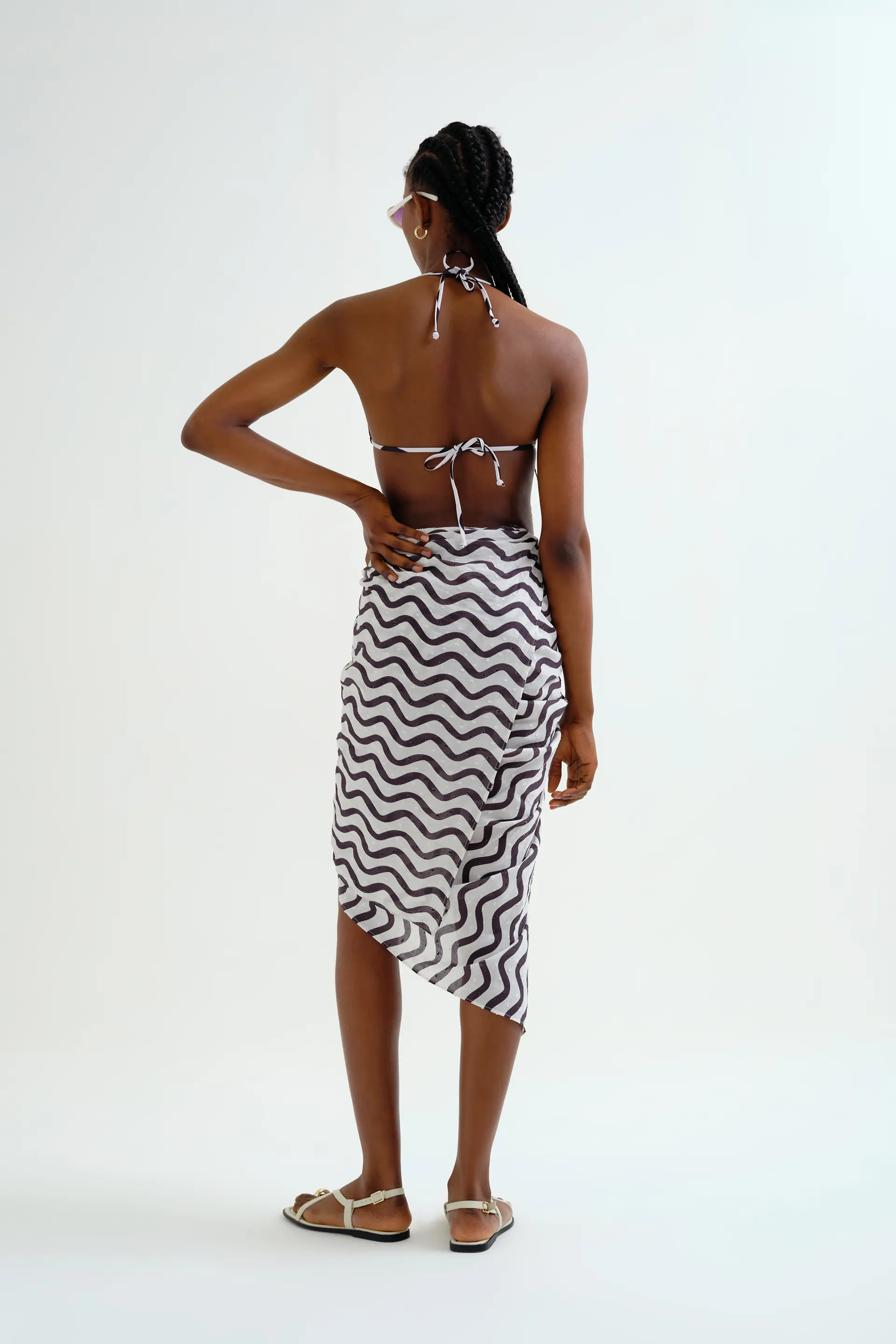 Pareo con estampado Wave Black & White - Image 3