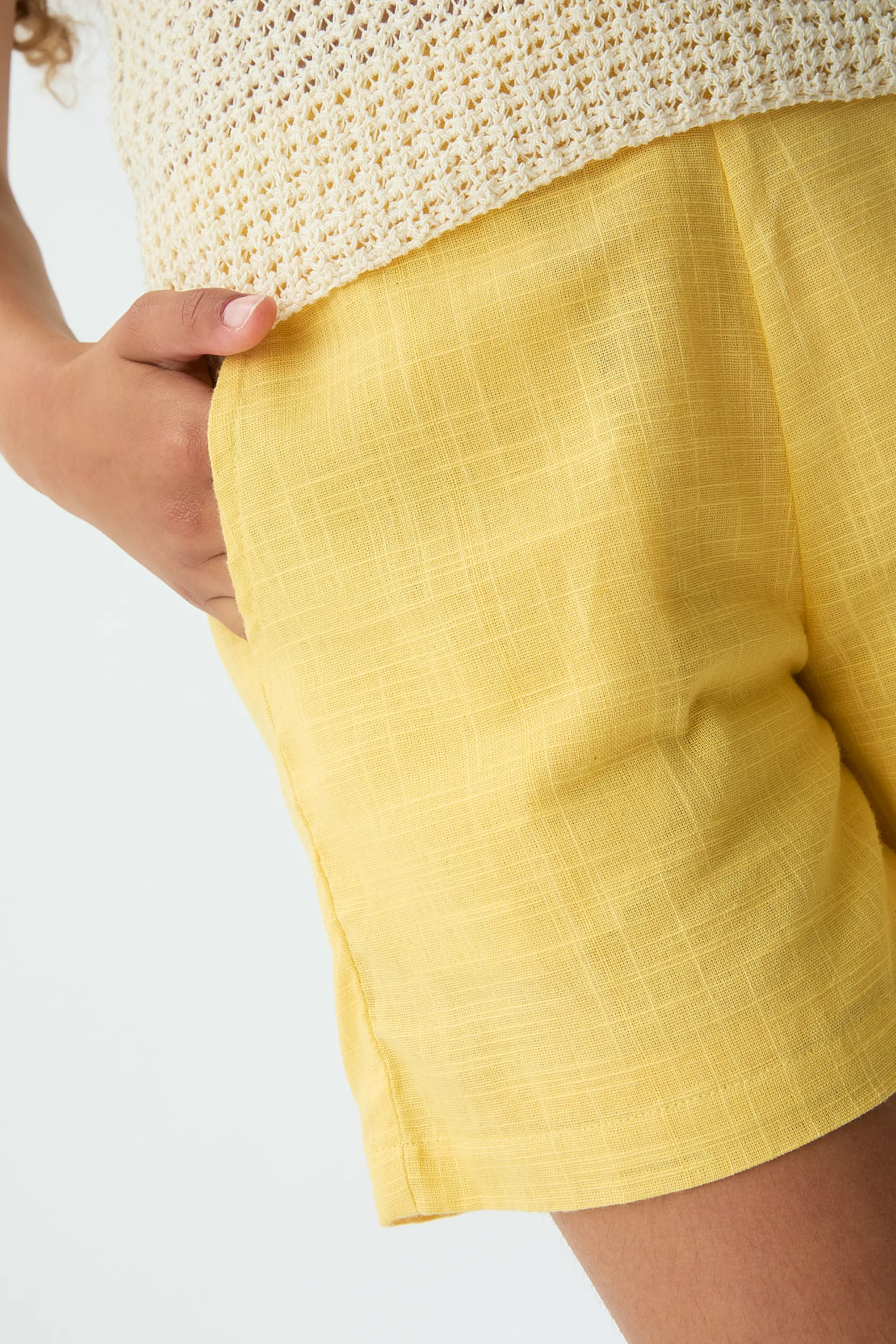 Shorts de niña 100% algodón amarillo - Image 3