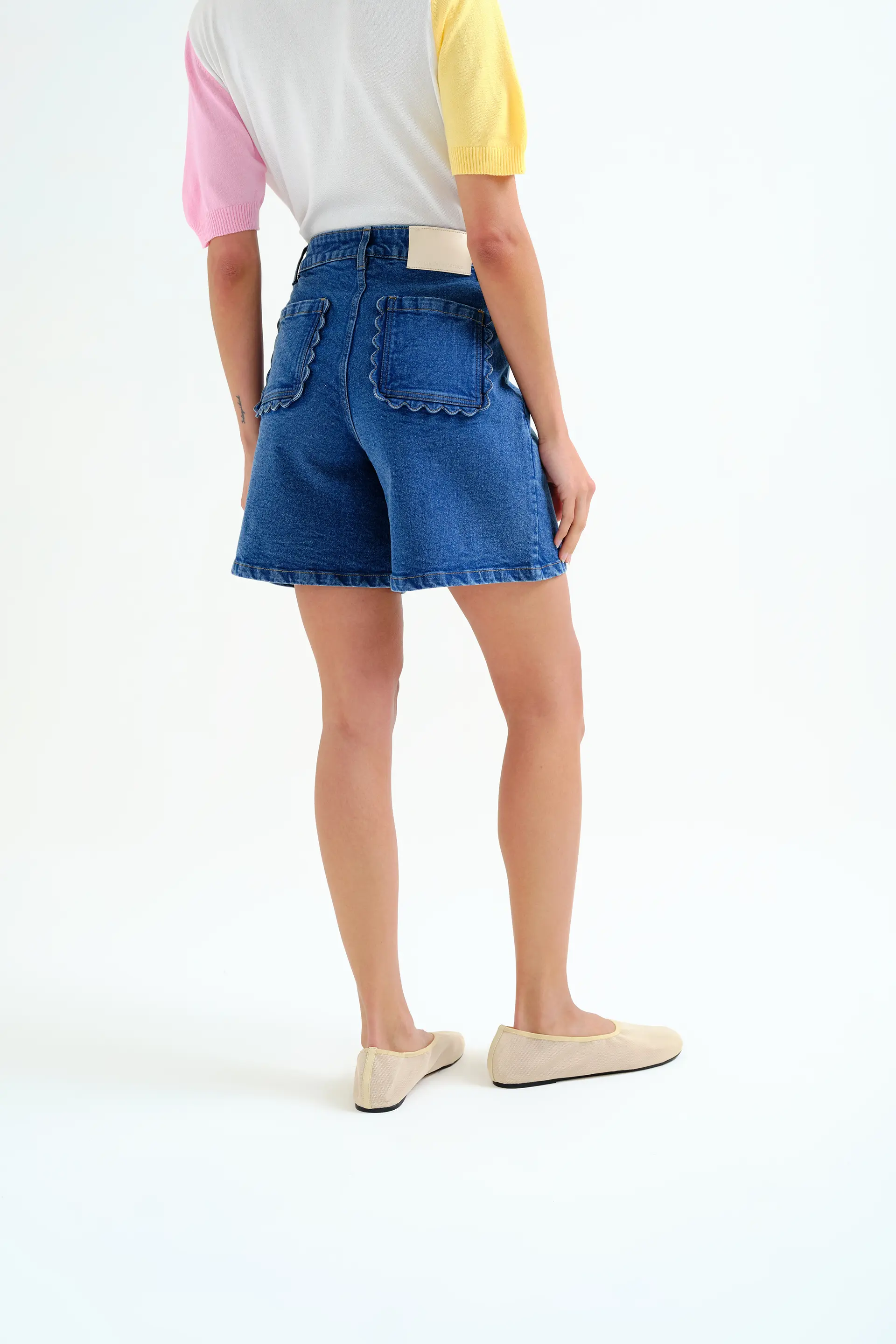 Shorts vaquero azul con detalle de ondas - Image 3
