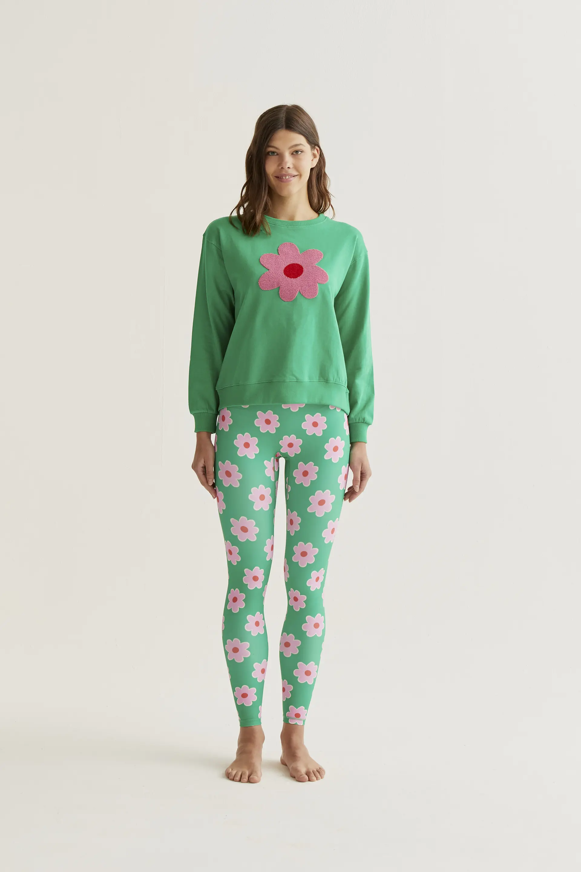 Sudadera con bordado de flor gigante rosa - Image 5