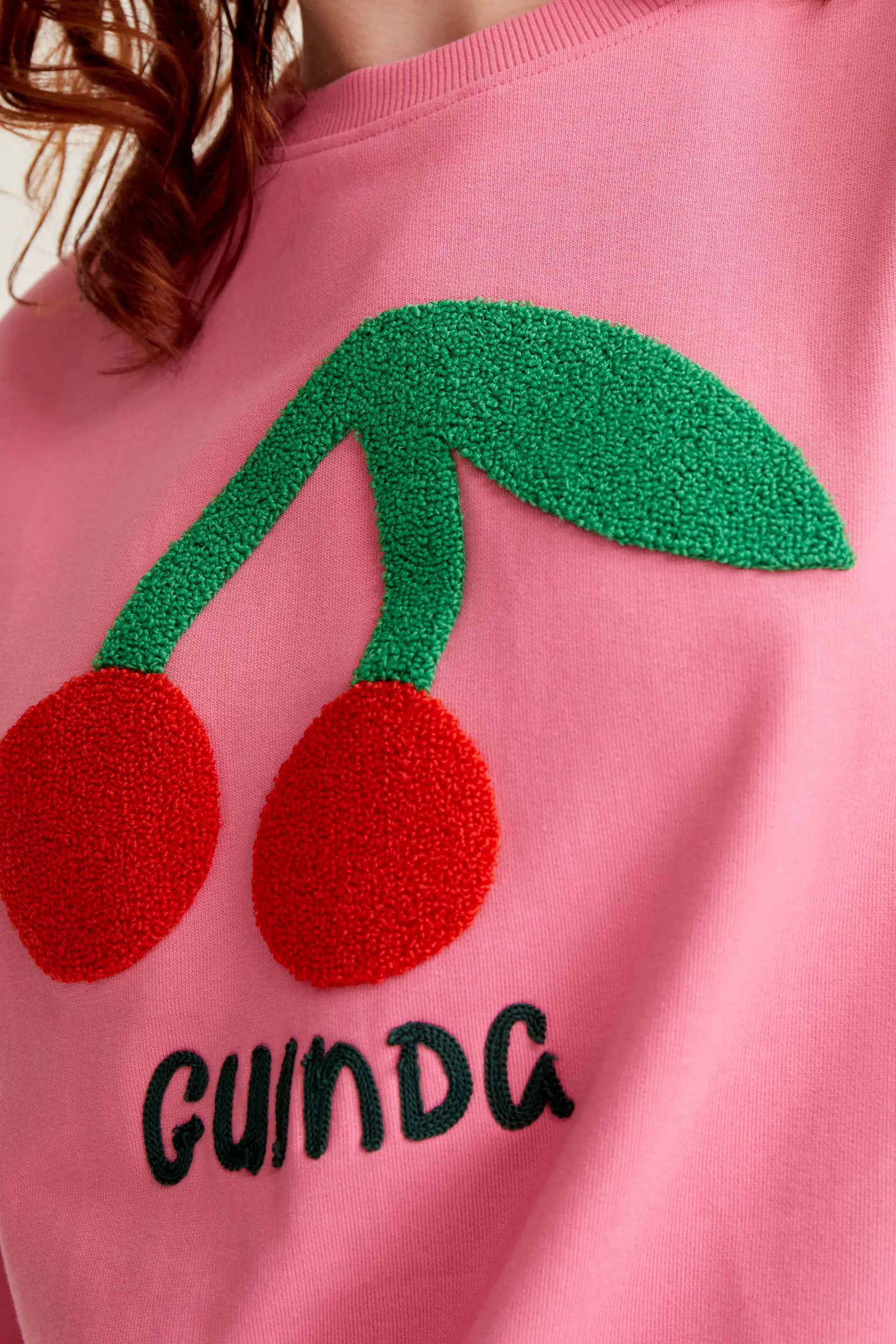 Sudadera con bordado de Guinda gigante - Image 4