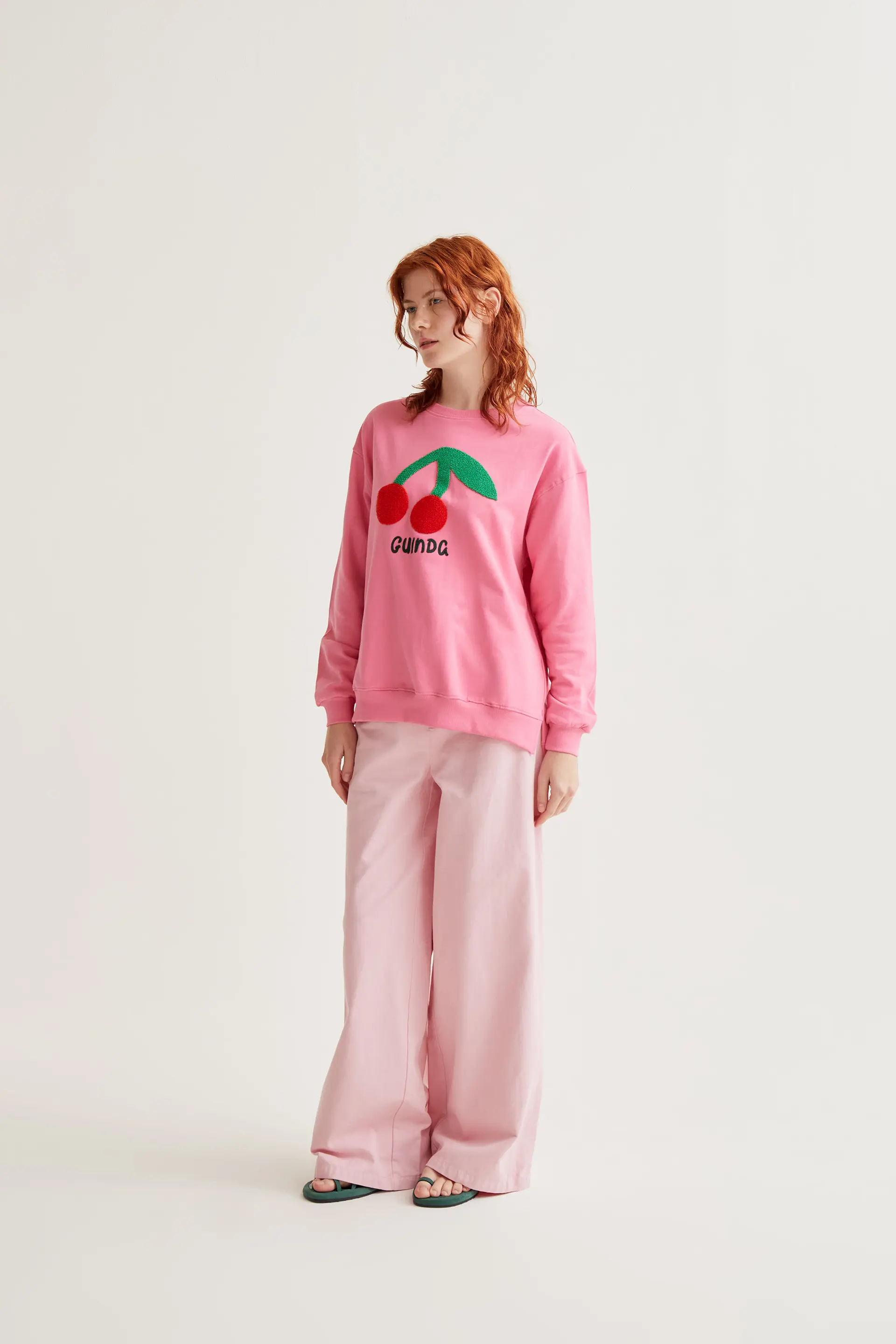 Sudadera con bordado de Guinda gigante - Image 5