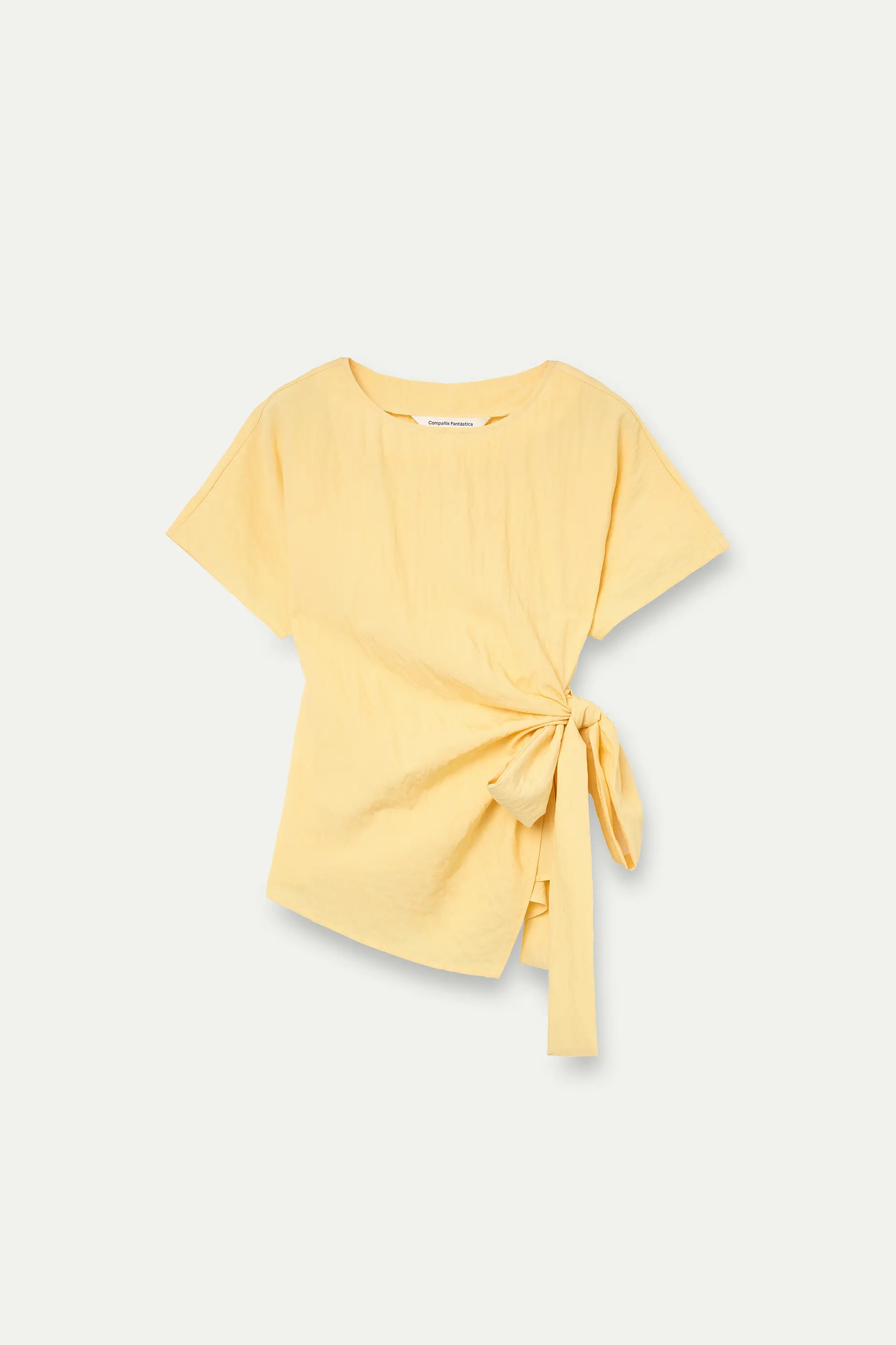 Top amarillo claro con detalle lazado - Image 2