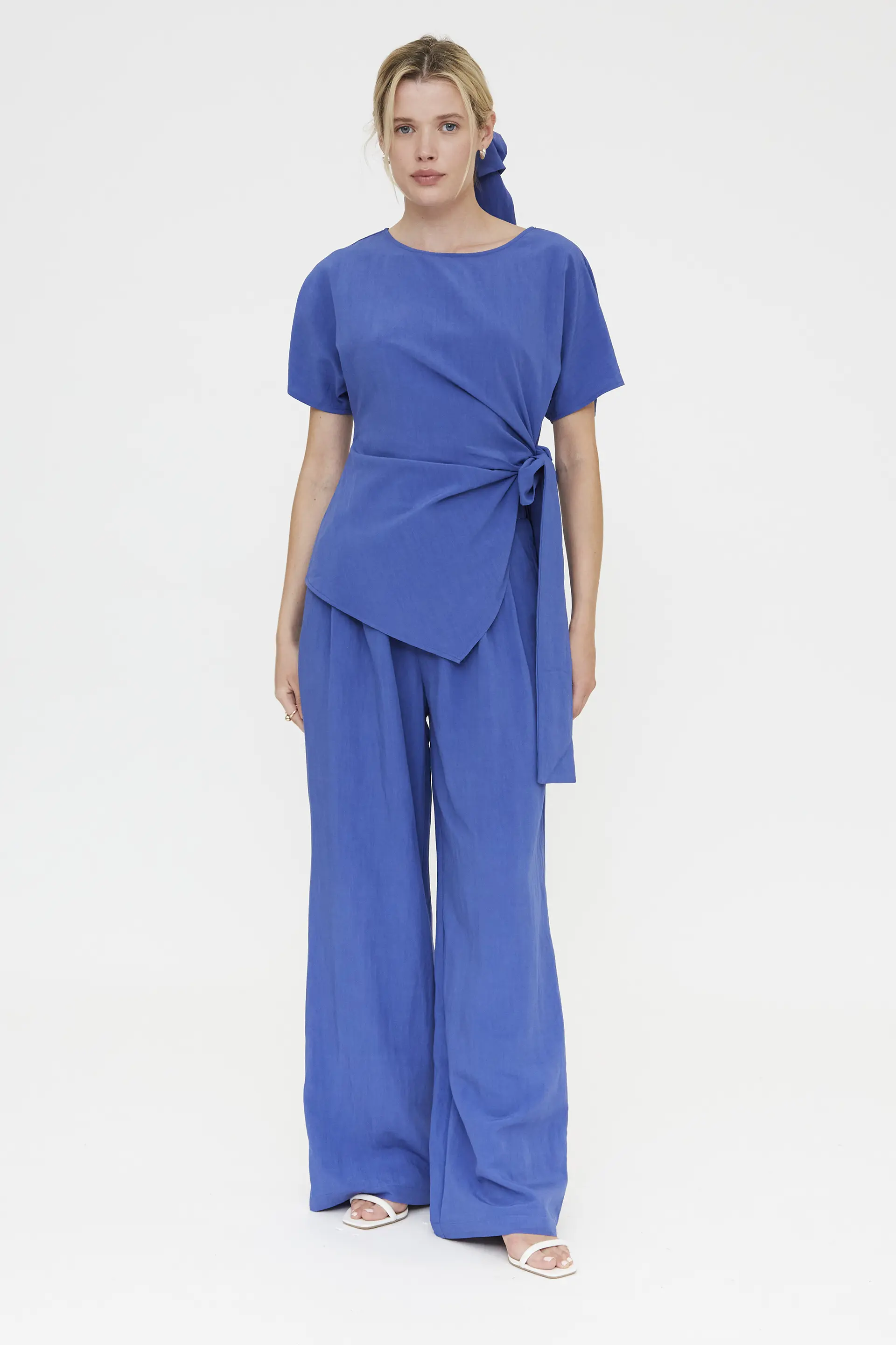 Top azul con detalle lazado - Image 4