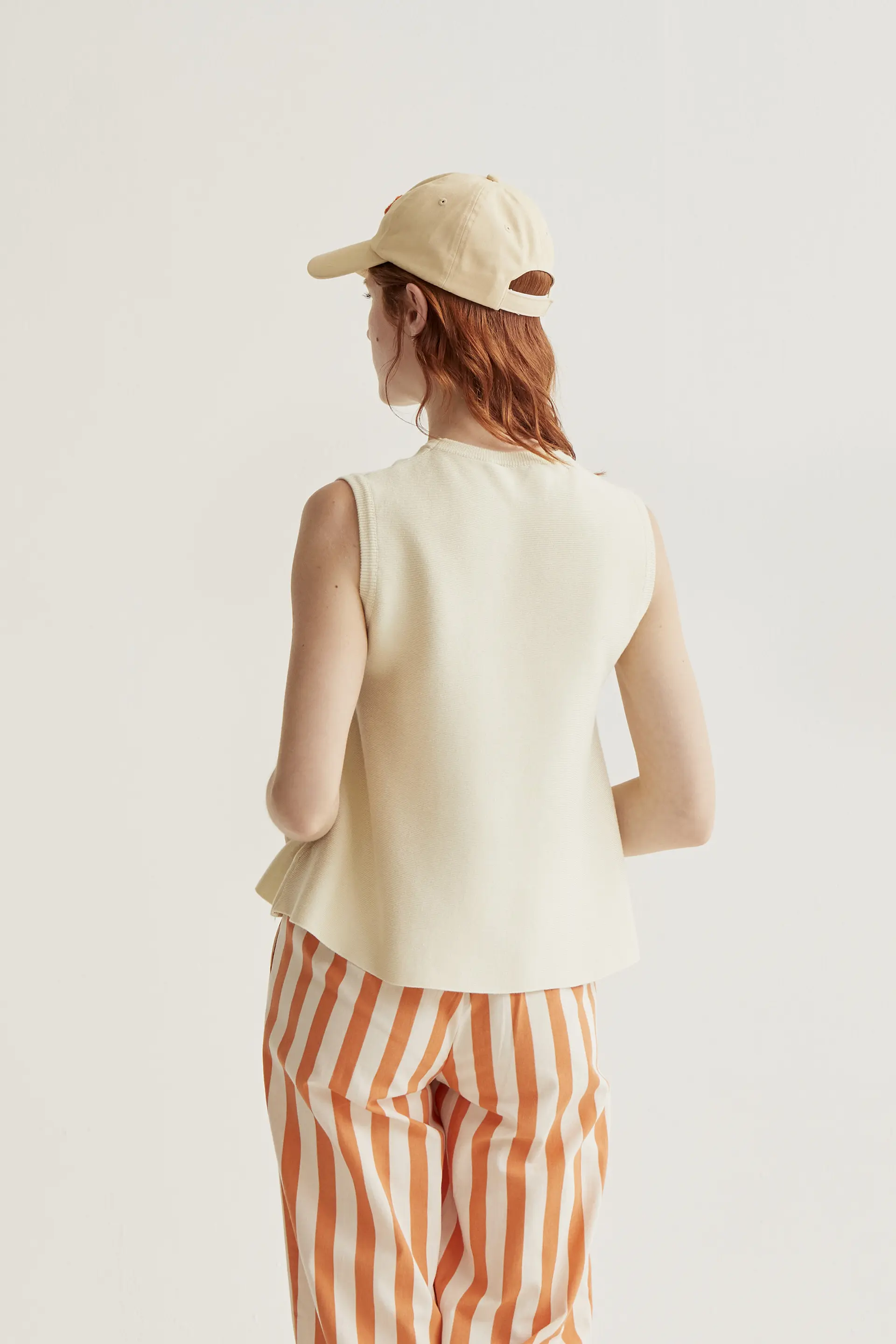 Top básico de punto beige - Image 3