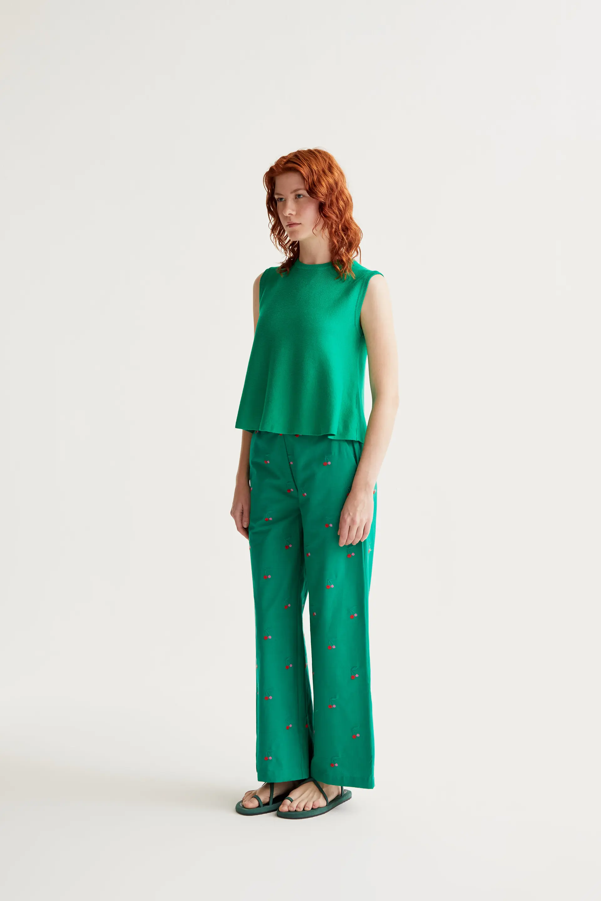 Top básico de punto verde - Image 5