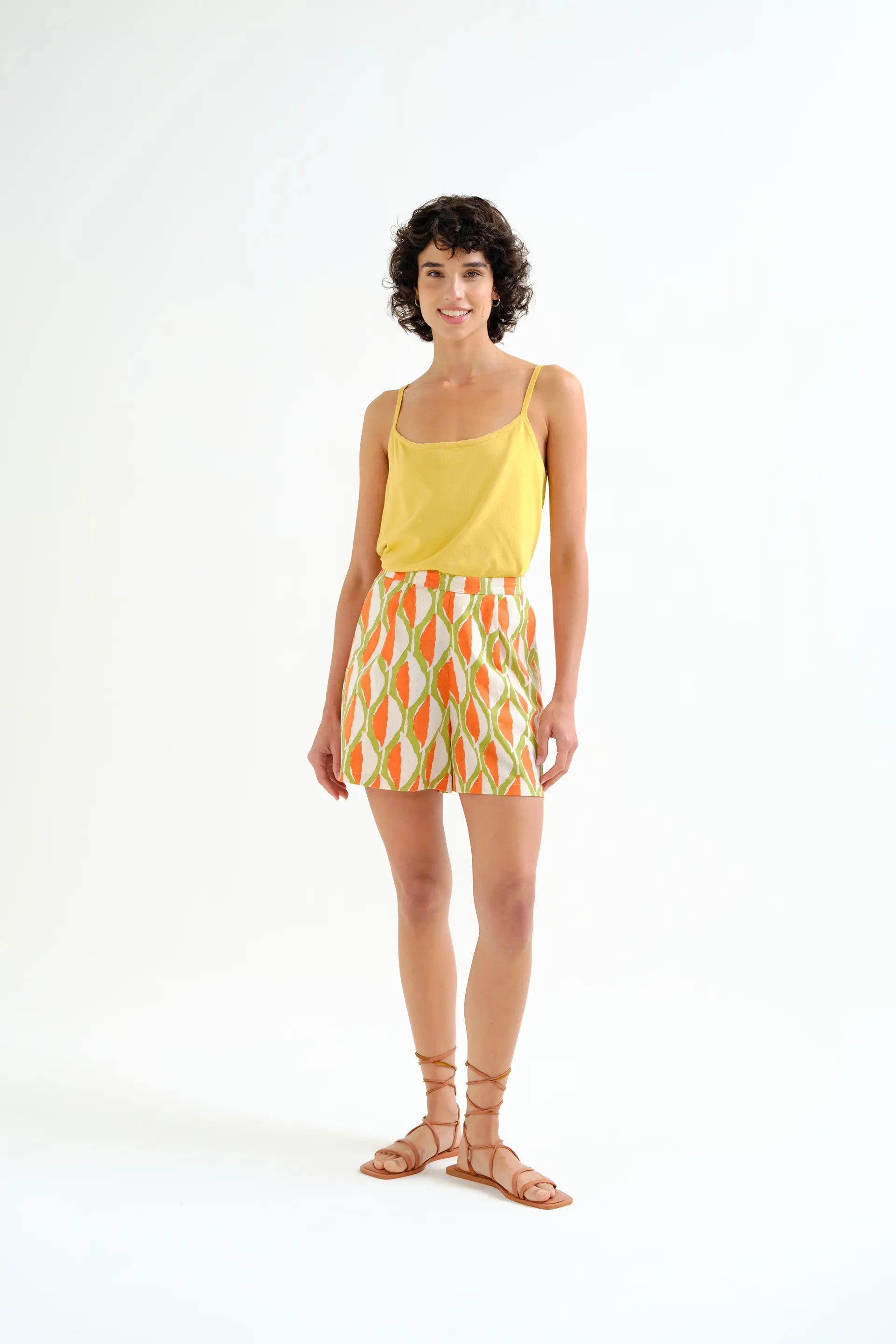 Top básico de tirantes amarillo - Image 5