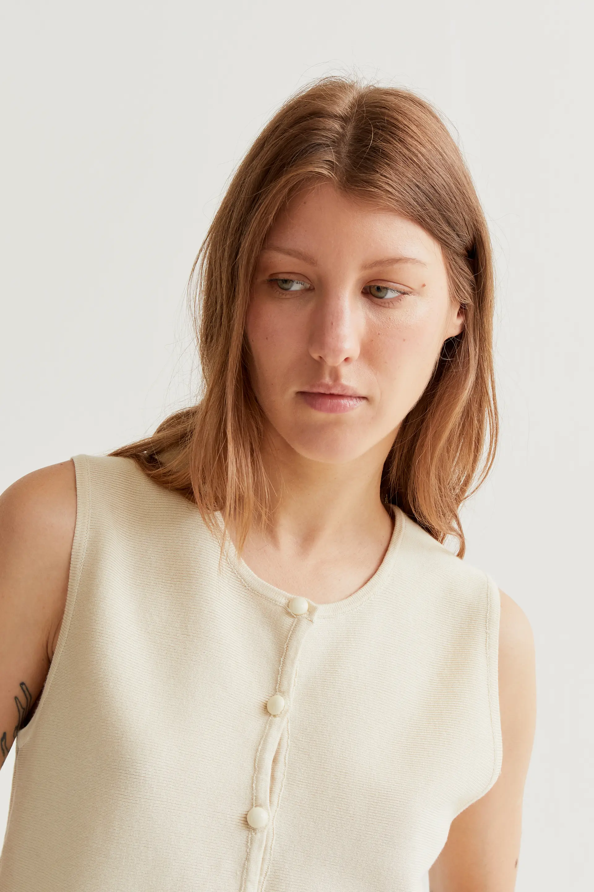 Top chaleco punto beige - Image 4