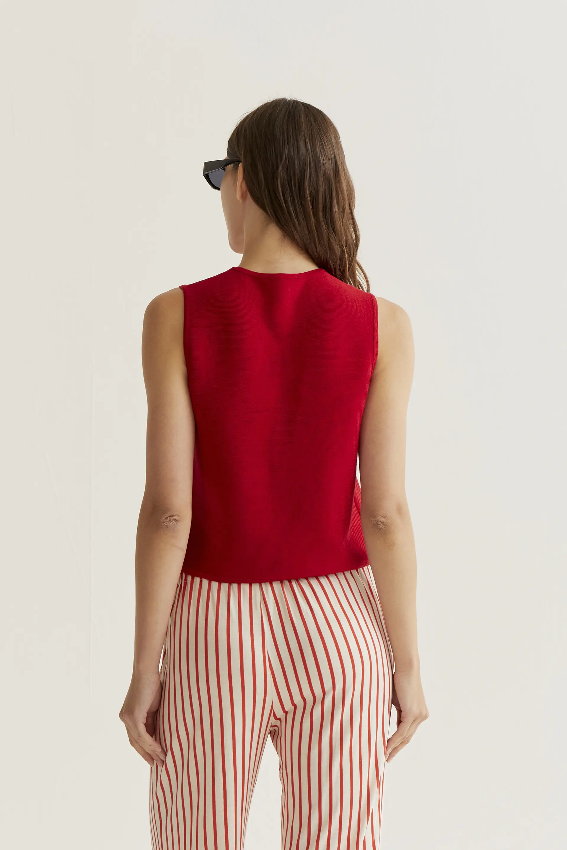 Top chaleco punto rojo - Image 3