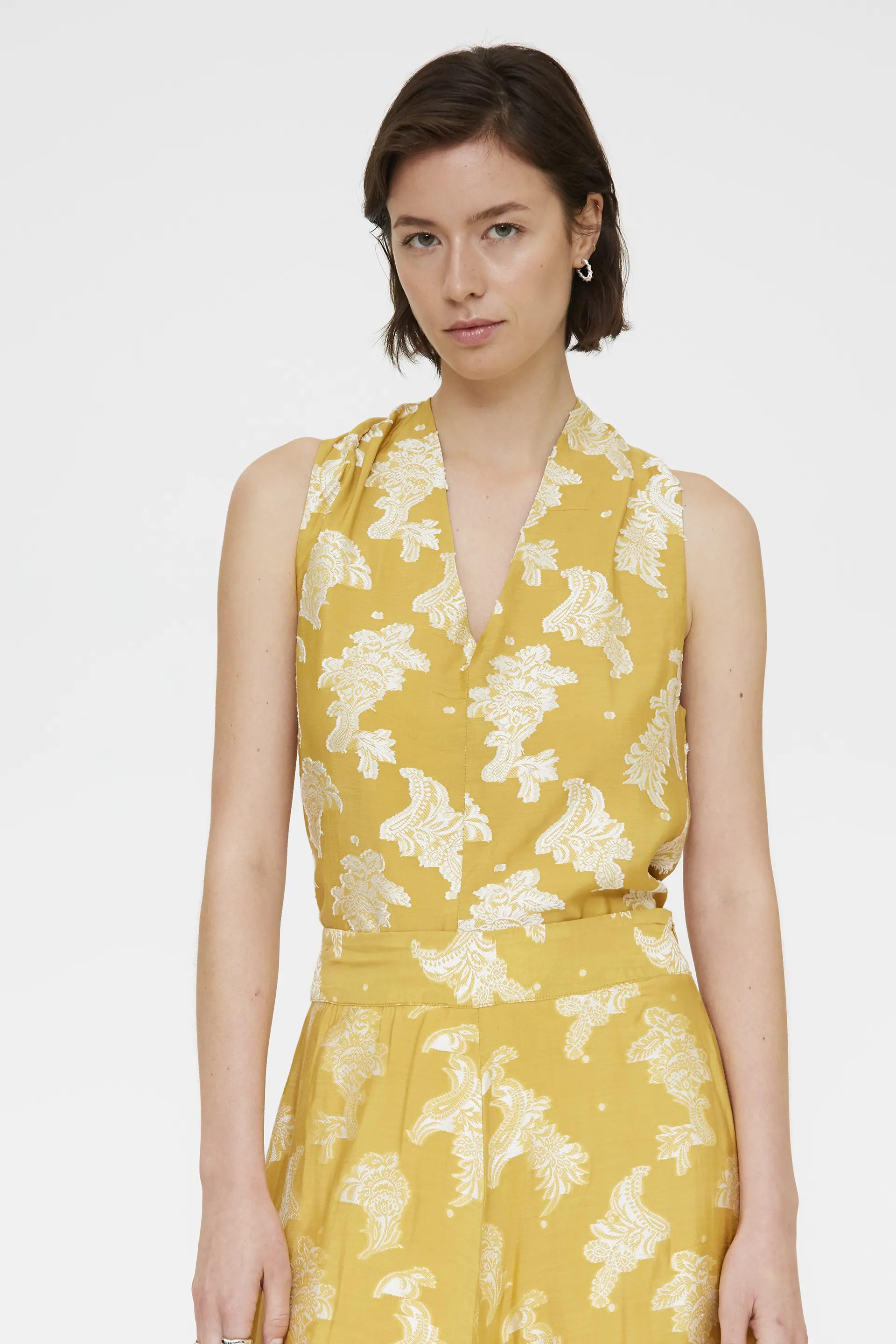 Top con estampado amarillo