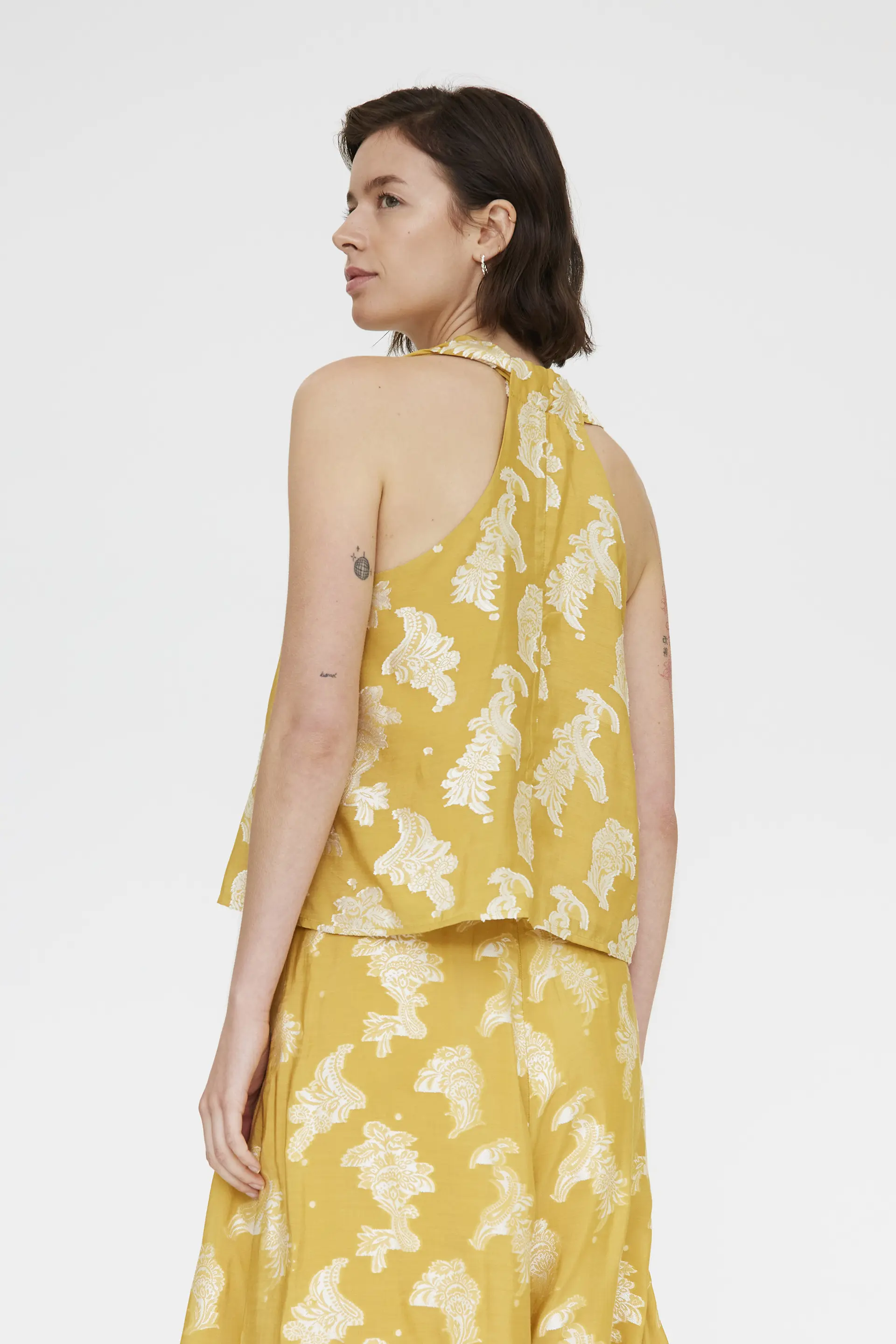Top con estampado amarillo - Image 3