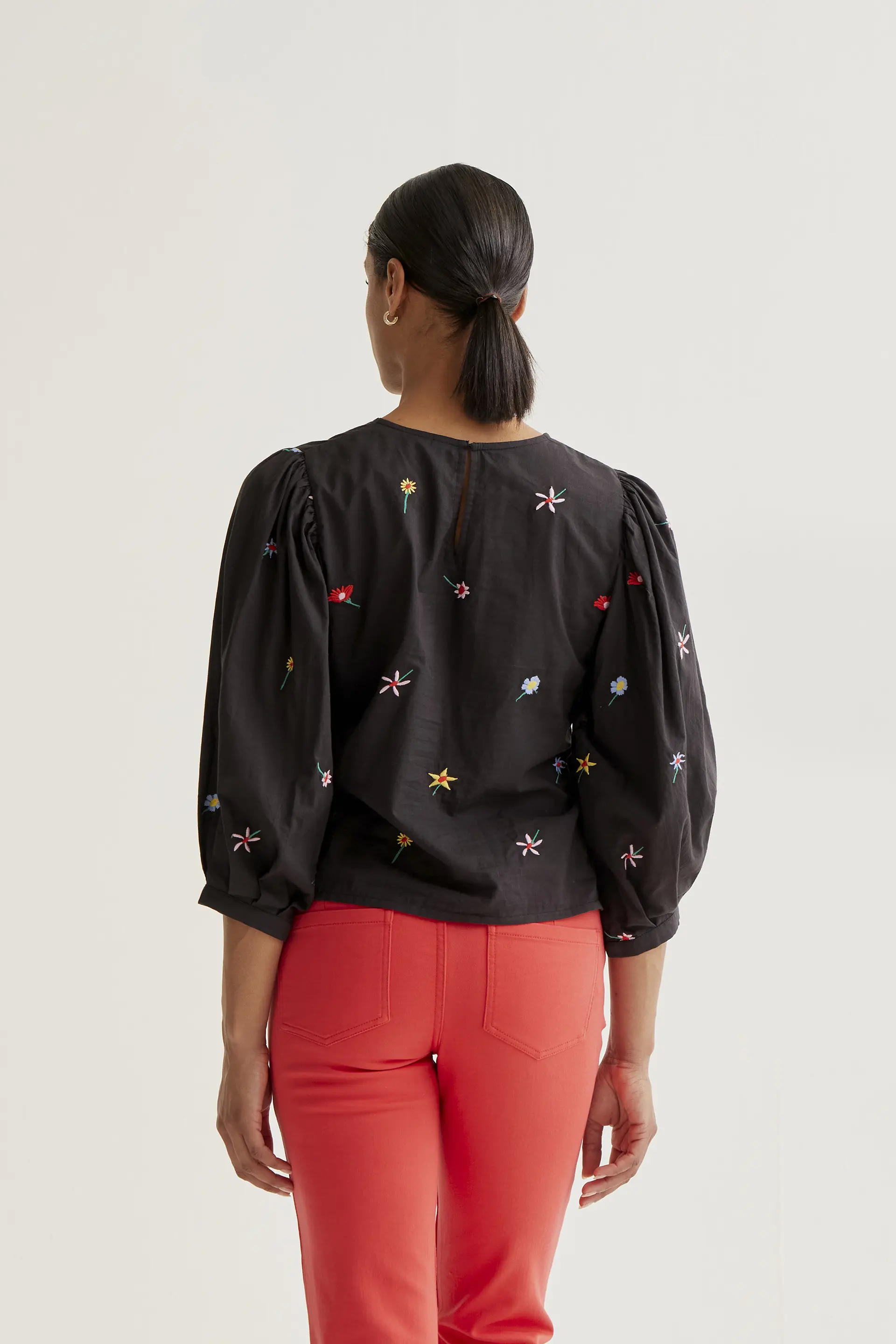Top con estampado Black Gardener Flowers - Image 3