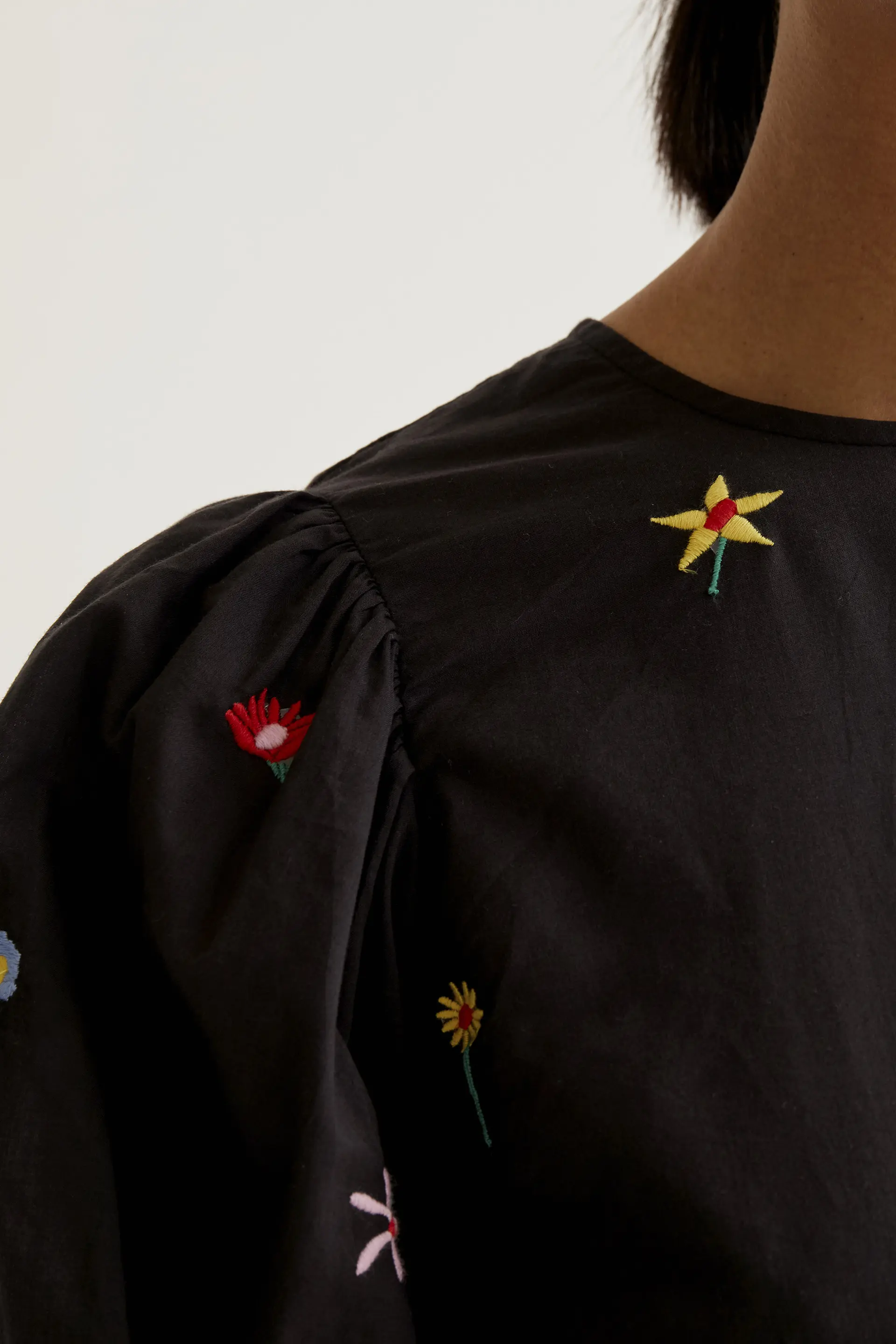 Top con estampado Black Gardener Flowers - Image 4