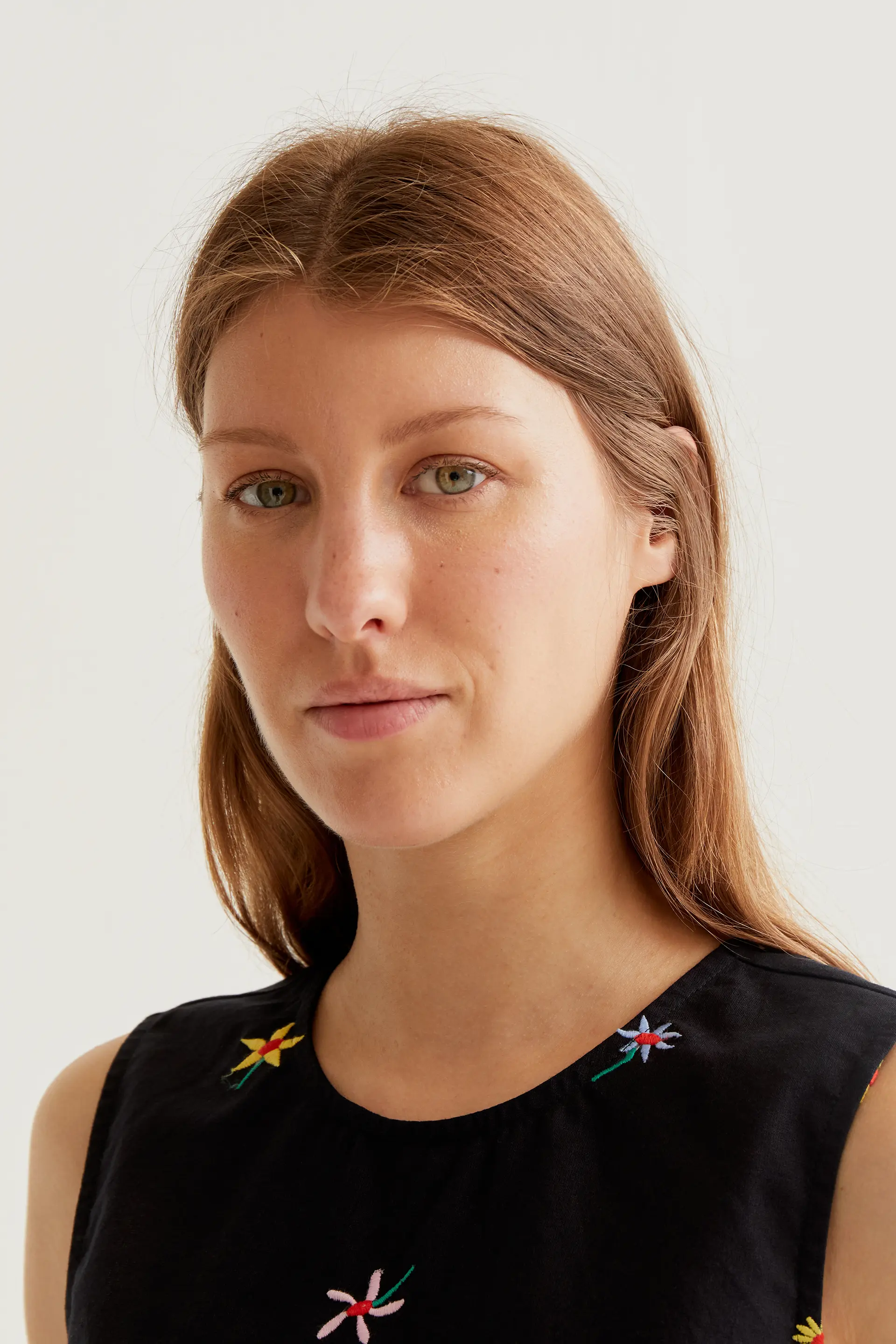 Top de tirantes con estampado Black Gardener Flowers - Image 6