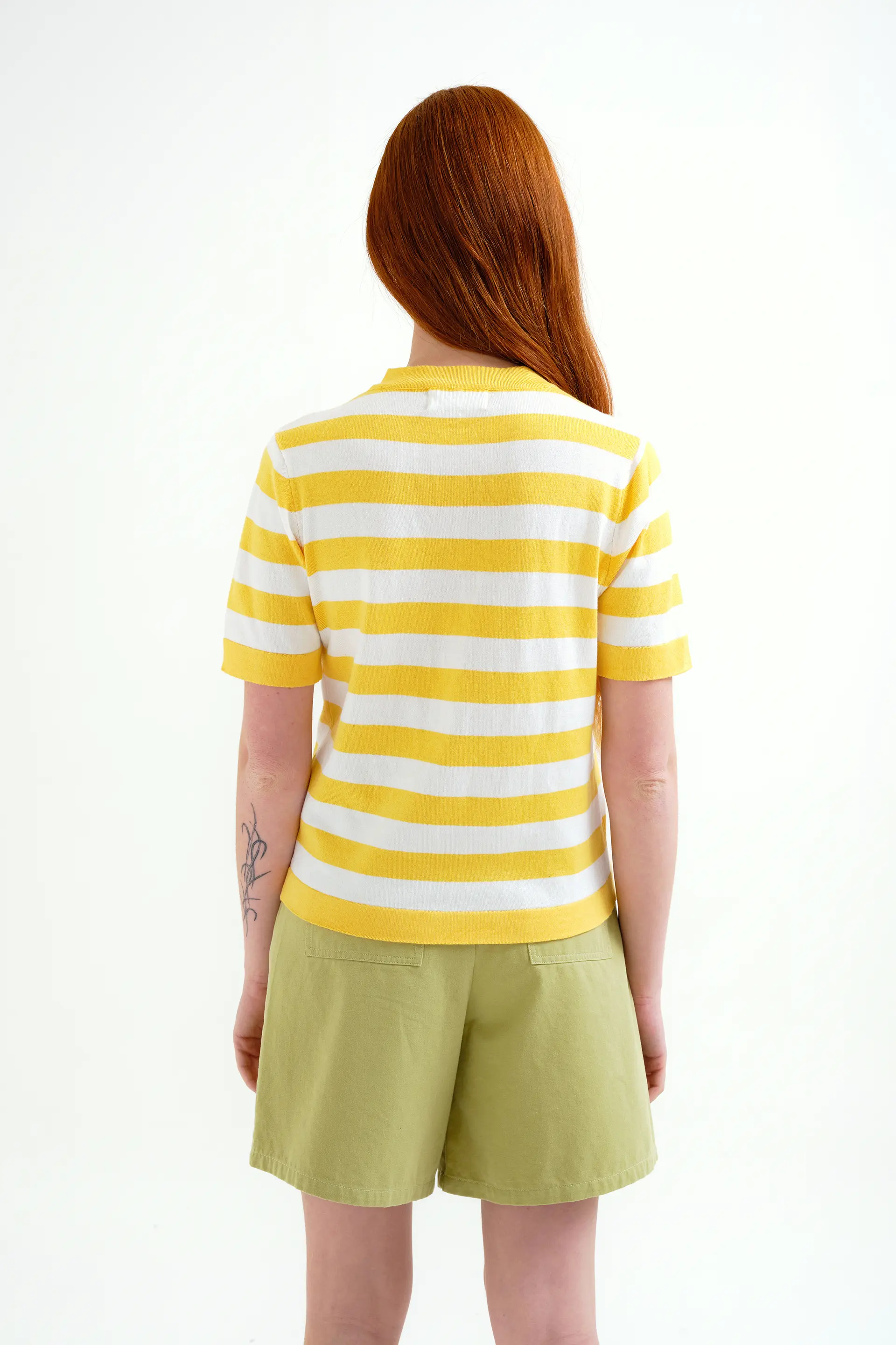 Top con estampado de rayas blanco y amarillo - Image 3
