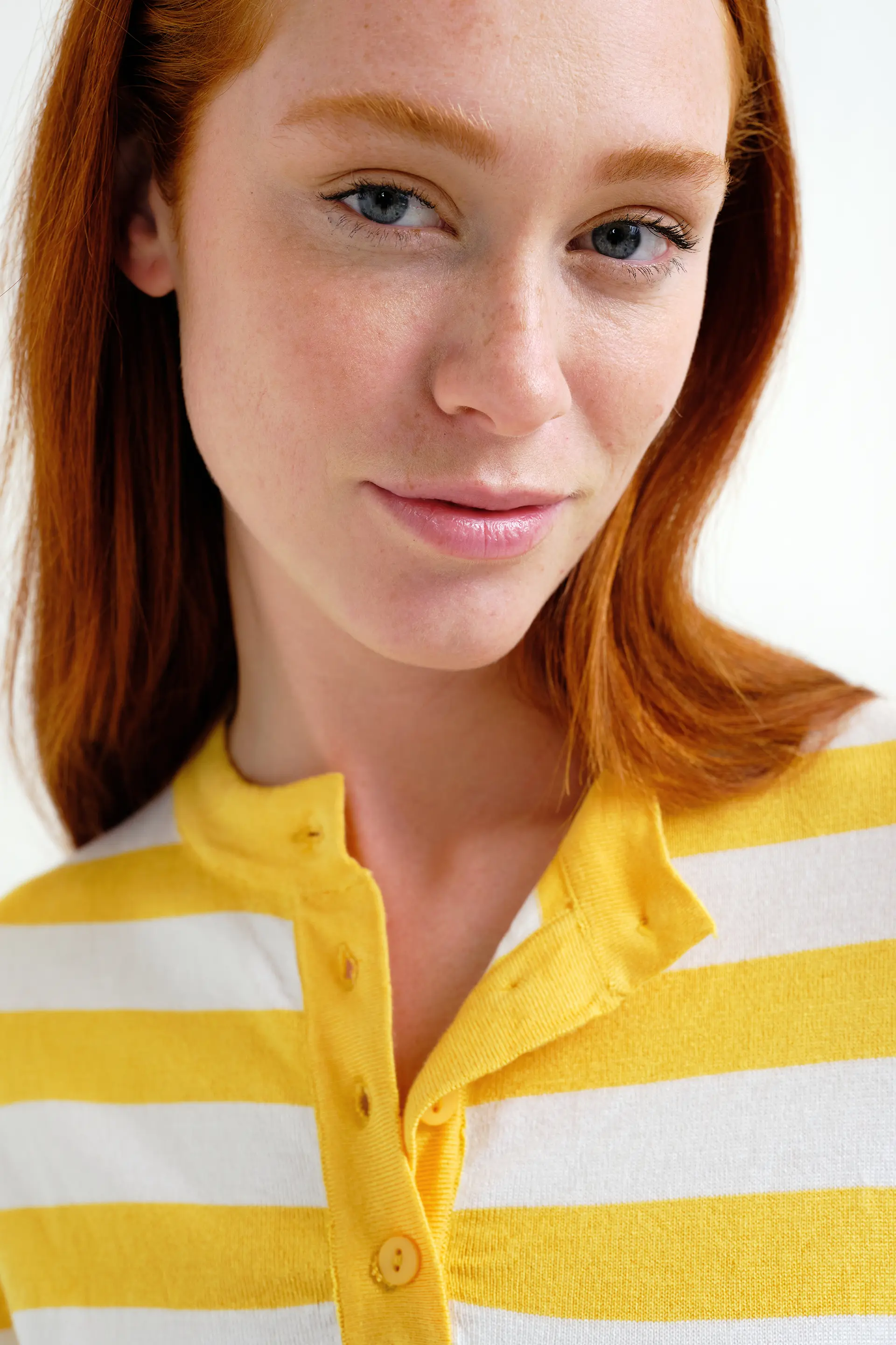 Top con estampado de rayas blanco y amarillo - Image 4