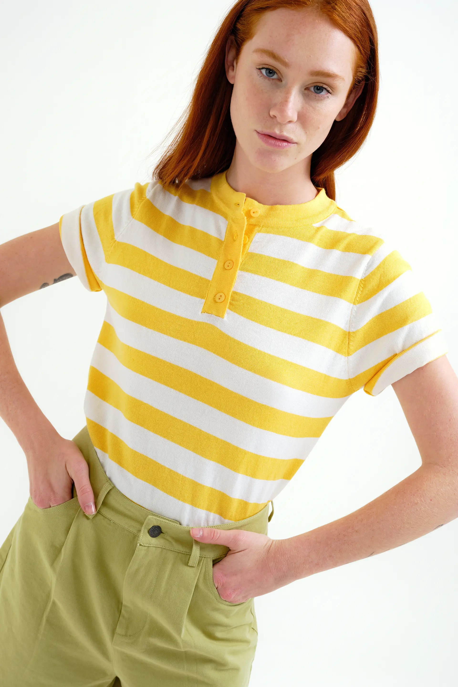 Top con estampado de rayas blanco y amarillo - Image 6