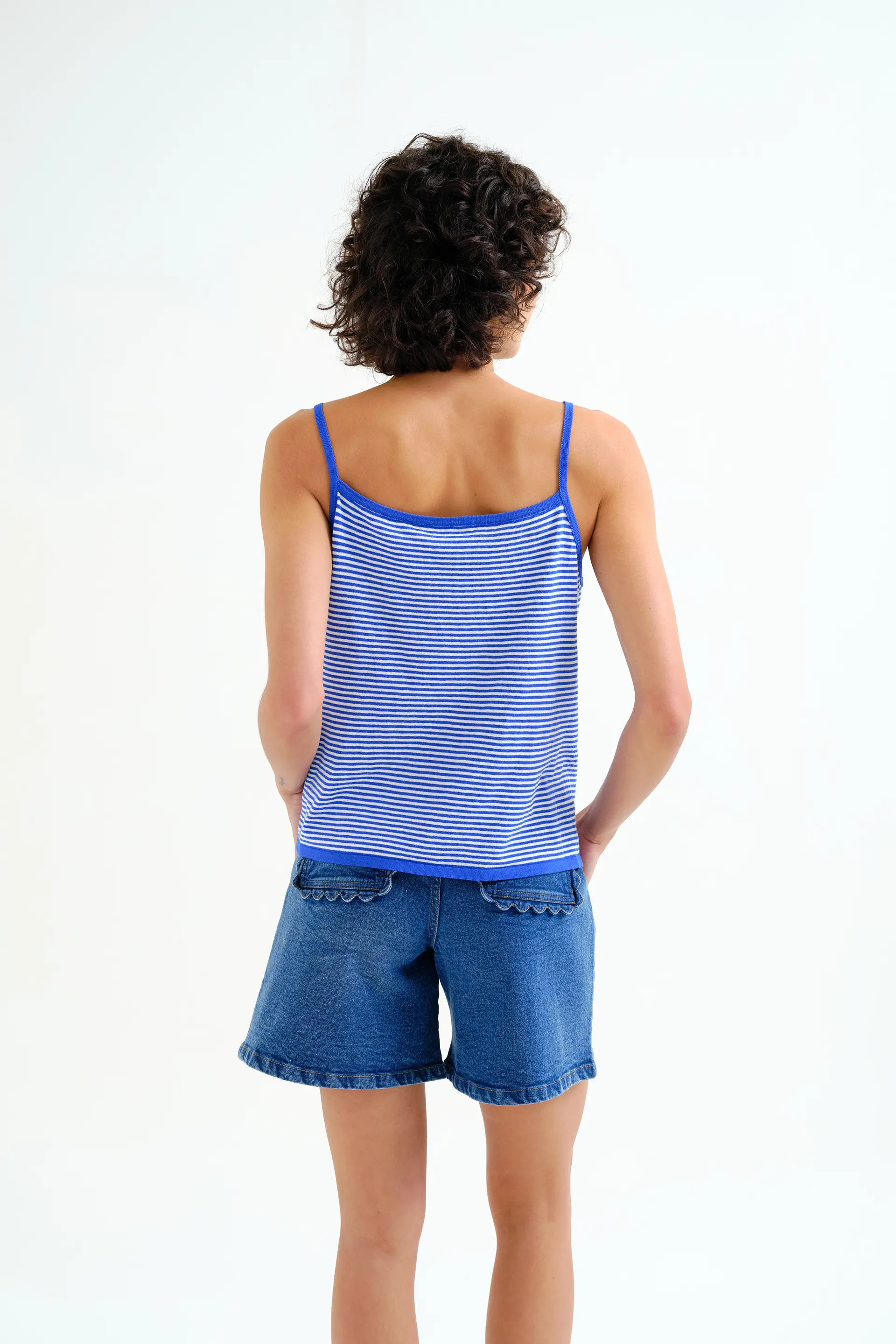 Top con estampado de rayas blanco y azul - Image 3