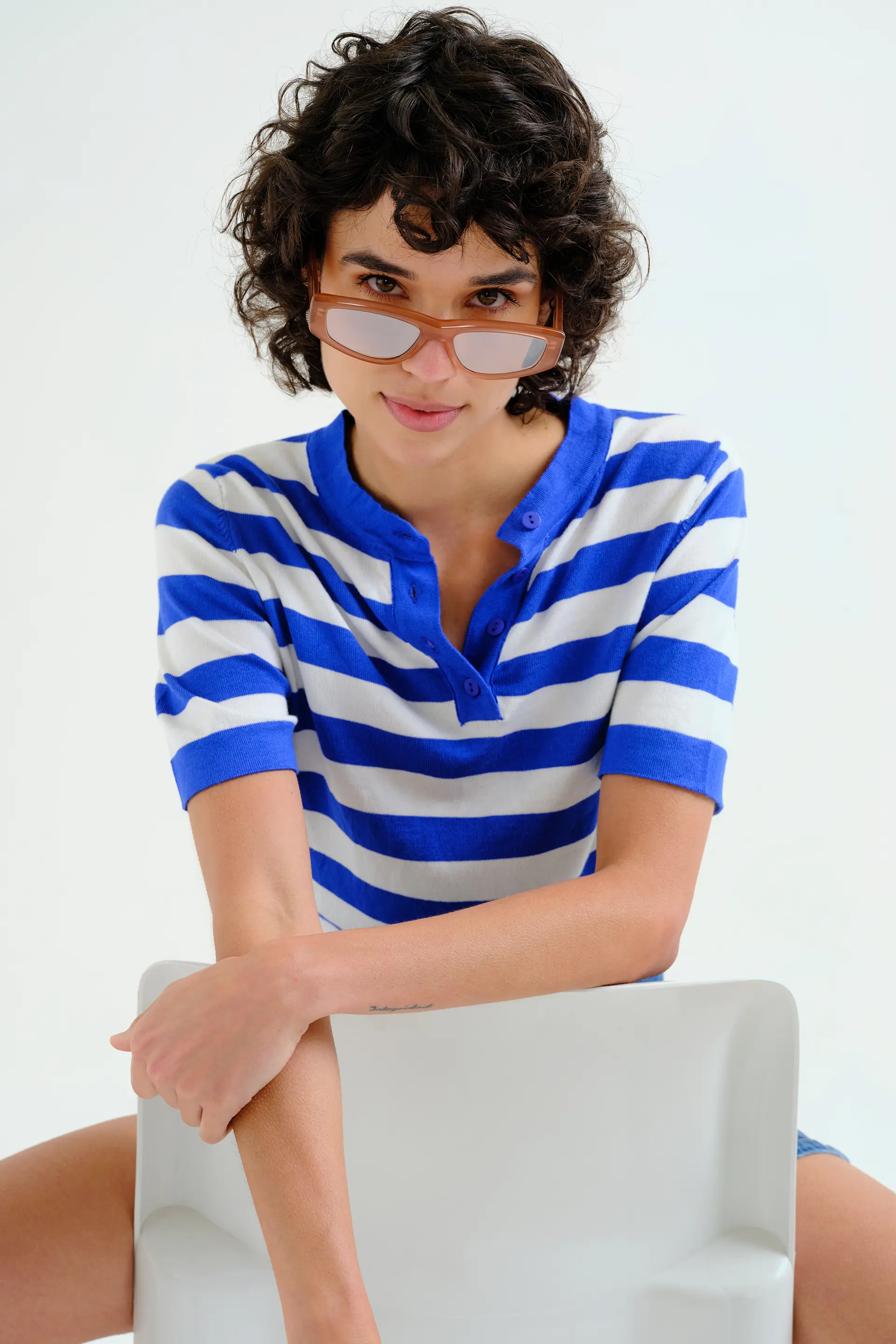 Top con estampado de rayas blanco y azul - Image 6