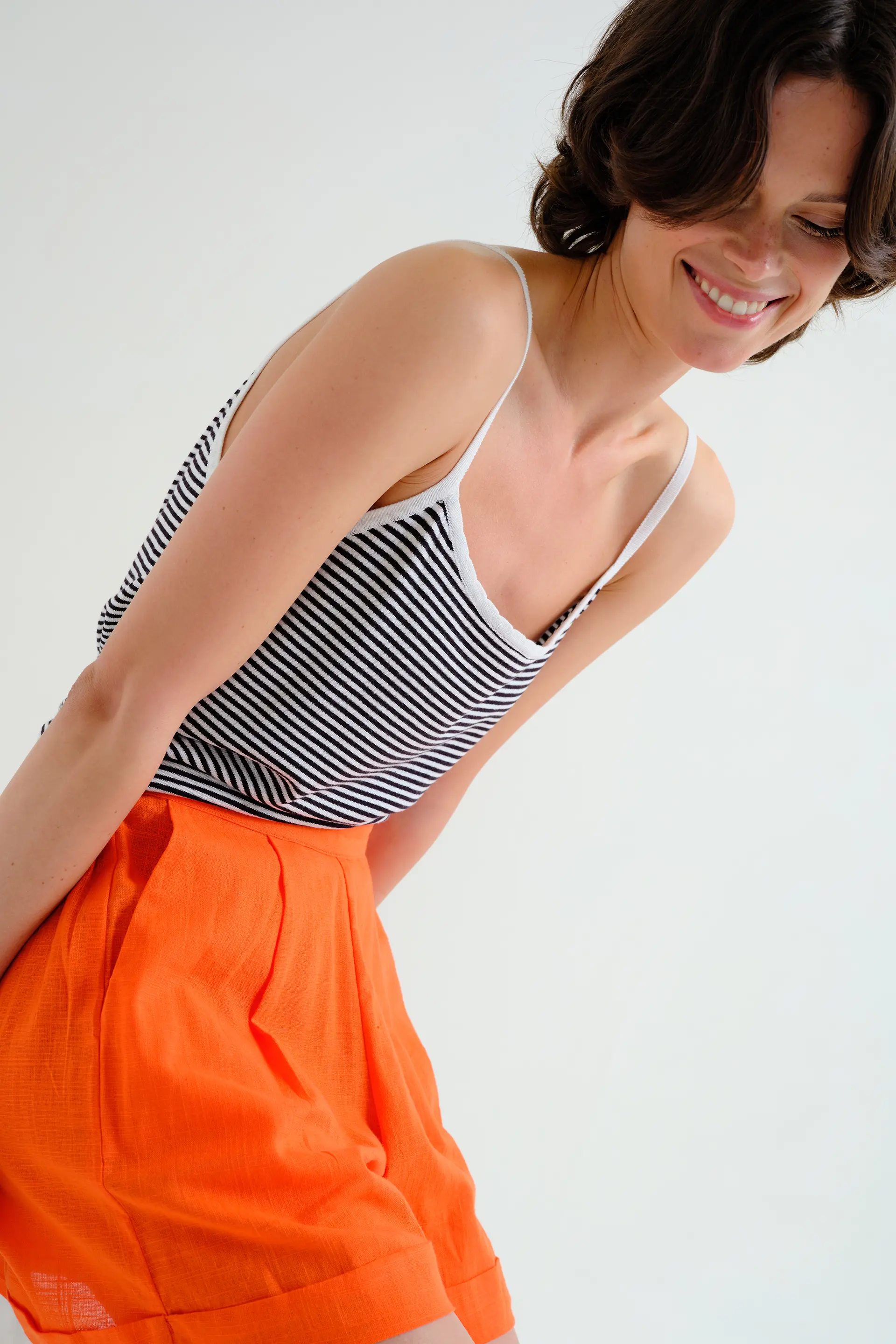 Top con estampado de rayas blanco y negro - Image 6