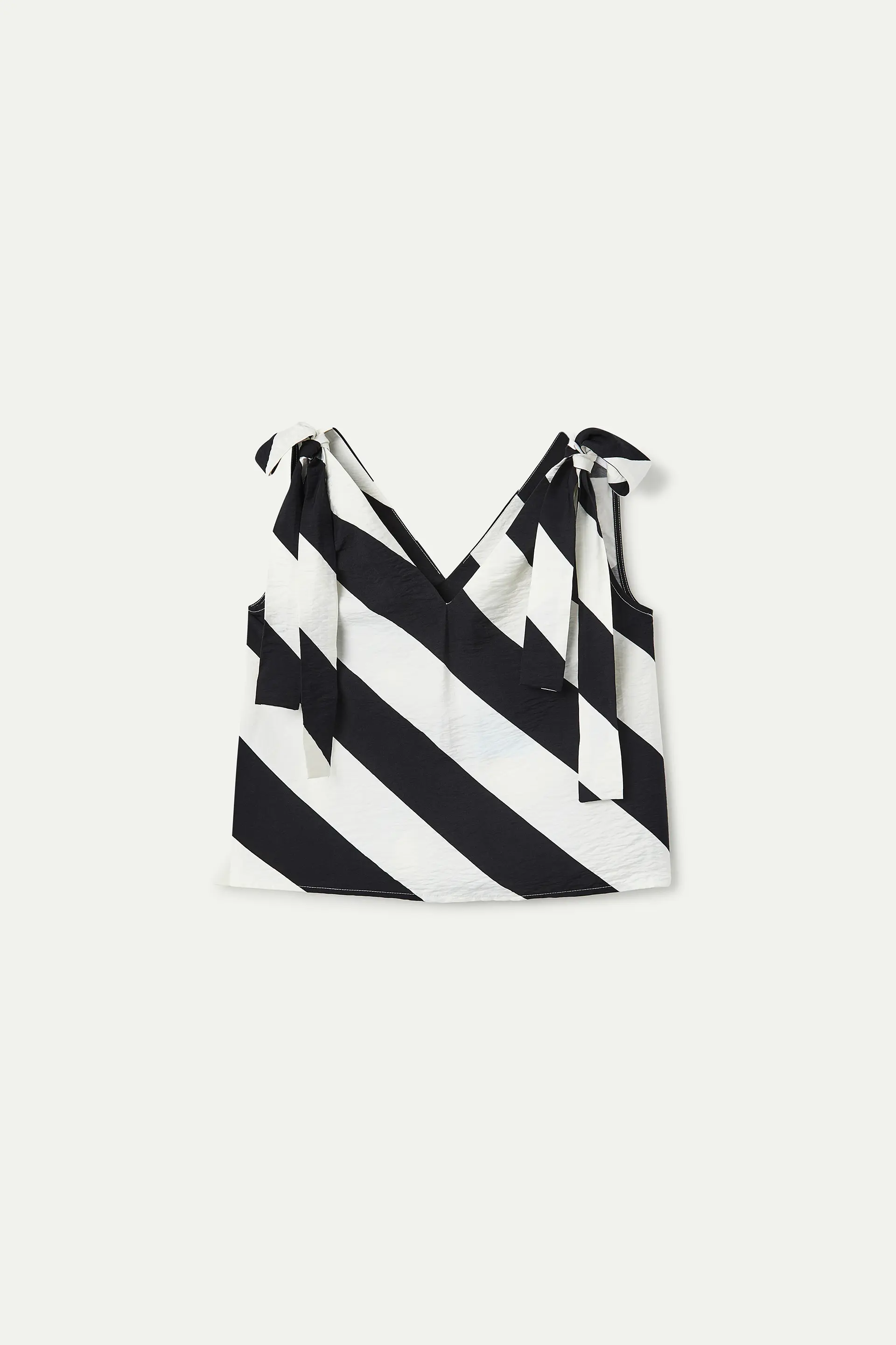 Top con estampado de rayas diagonales negro y blanco - Image 2
