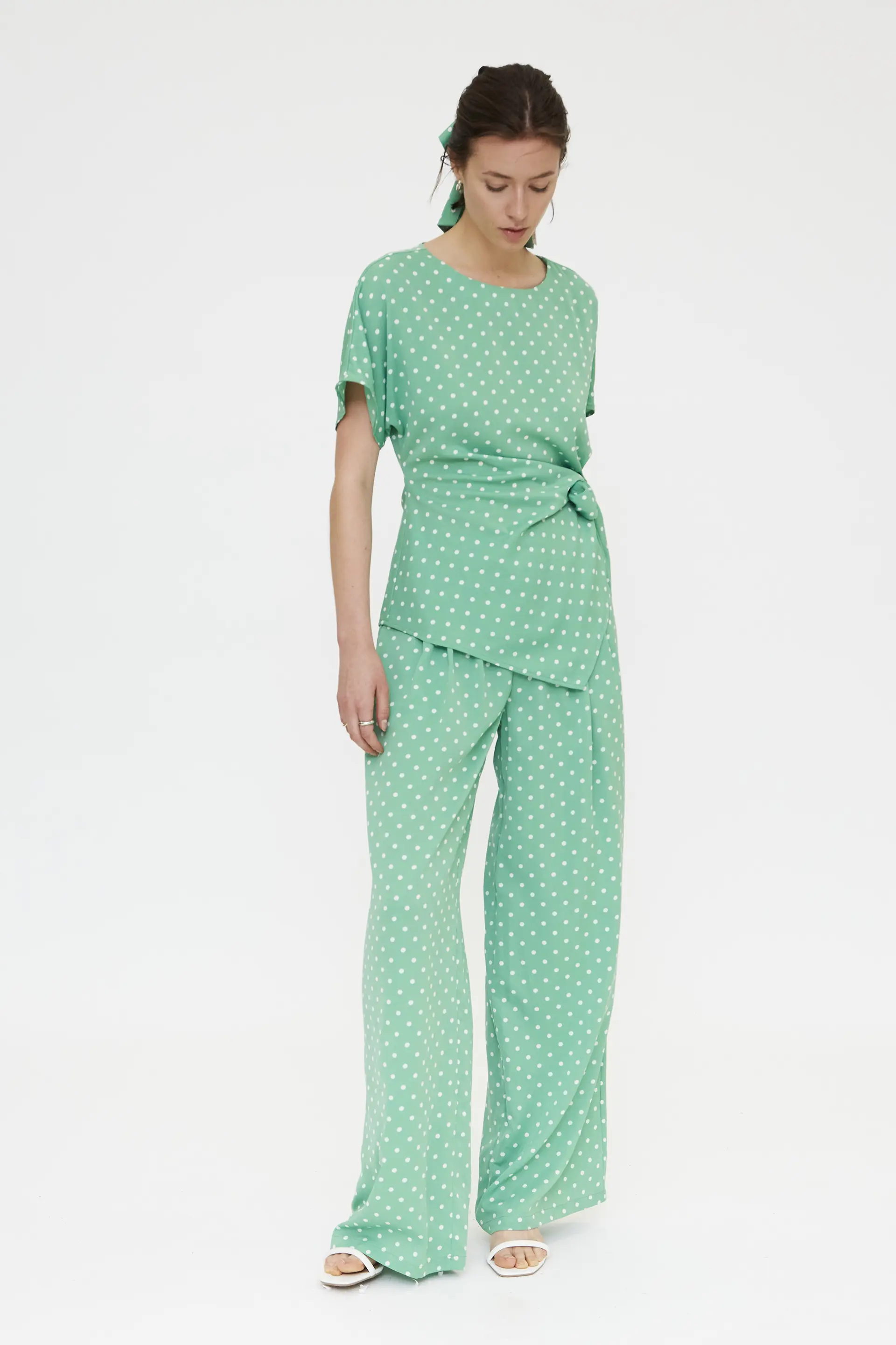 Top con estampado mini dots verde - Image 4