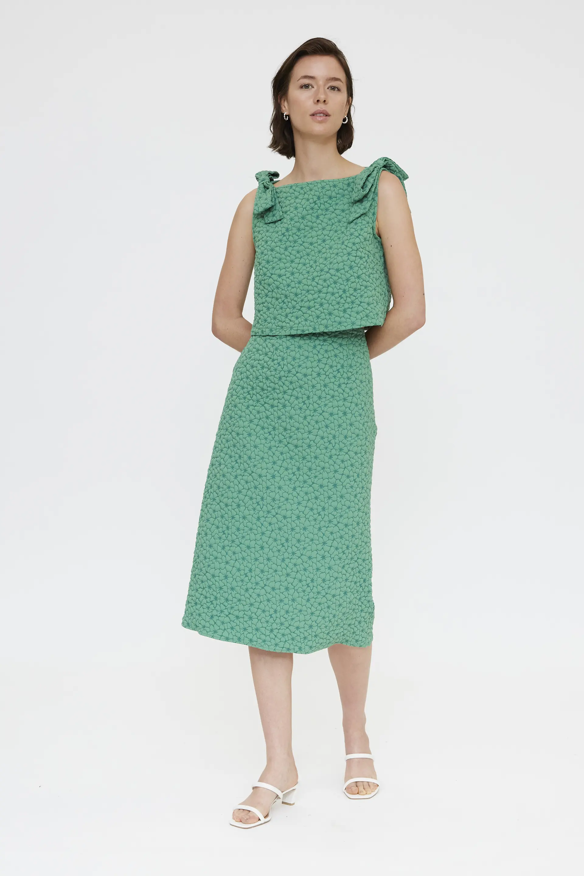 Top con textura floral verde - Image 4