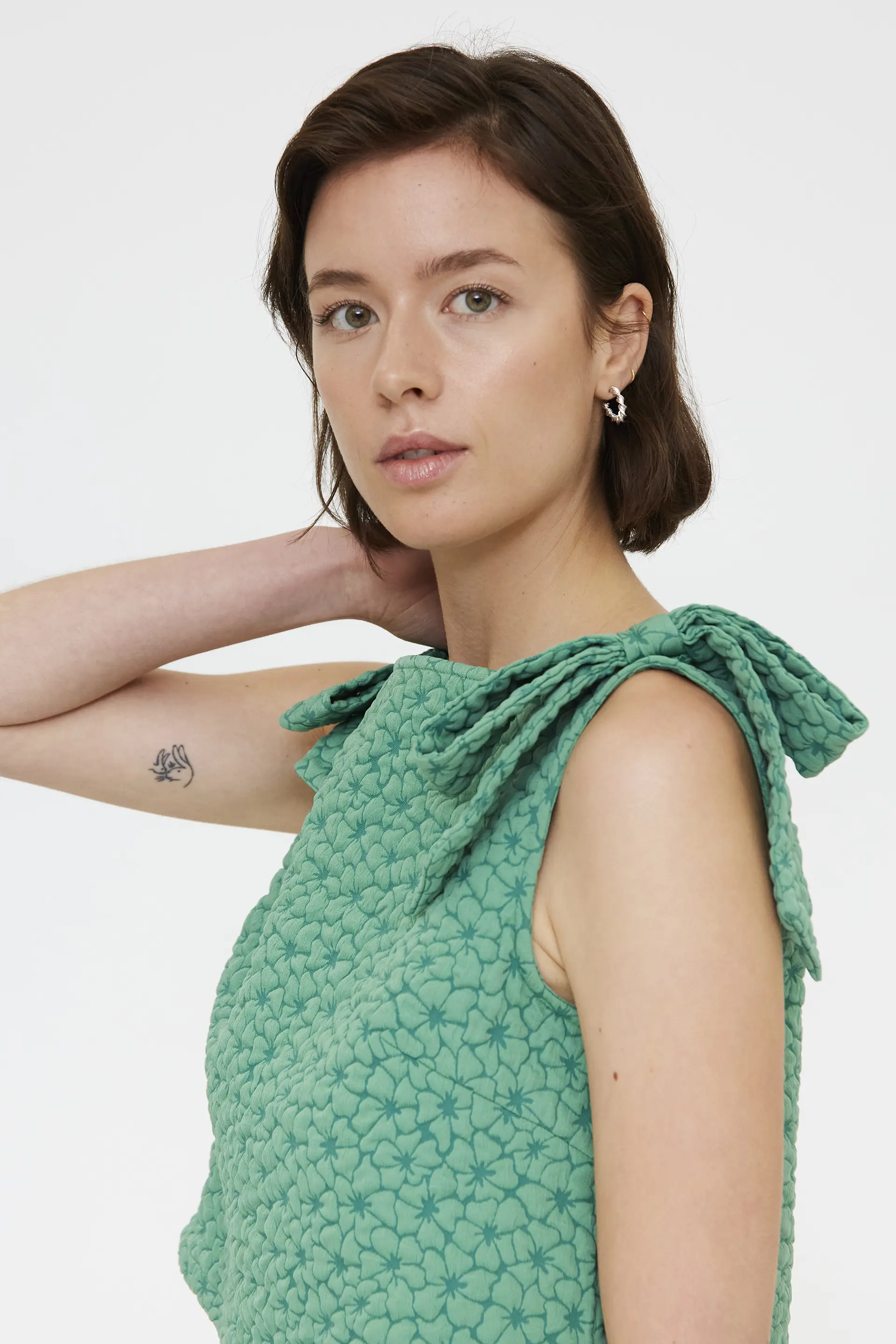 Top con textura floral verde - Image 5