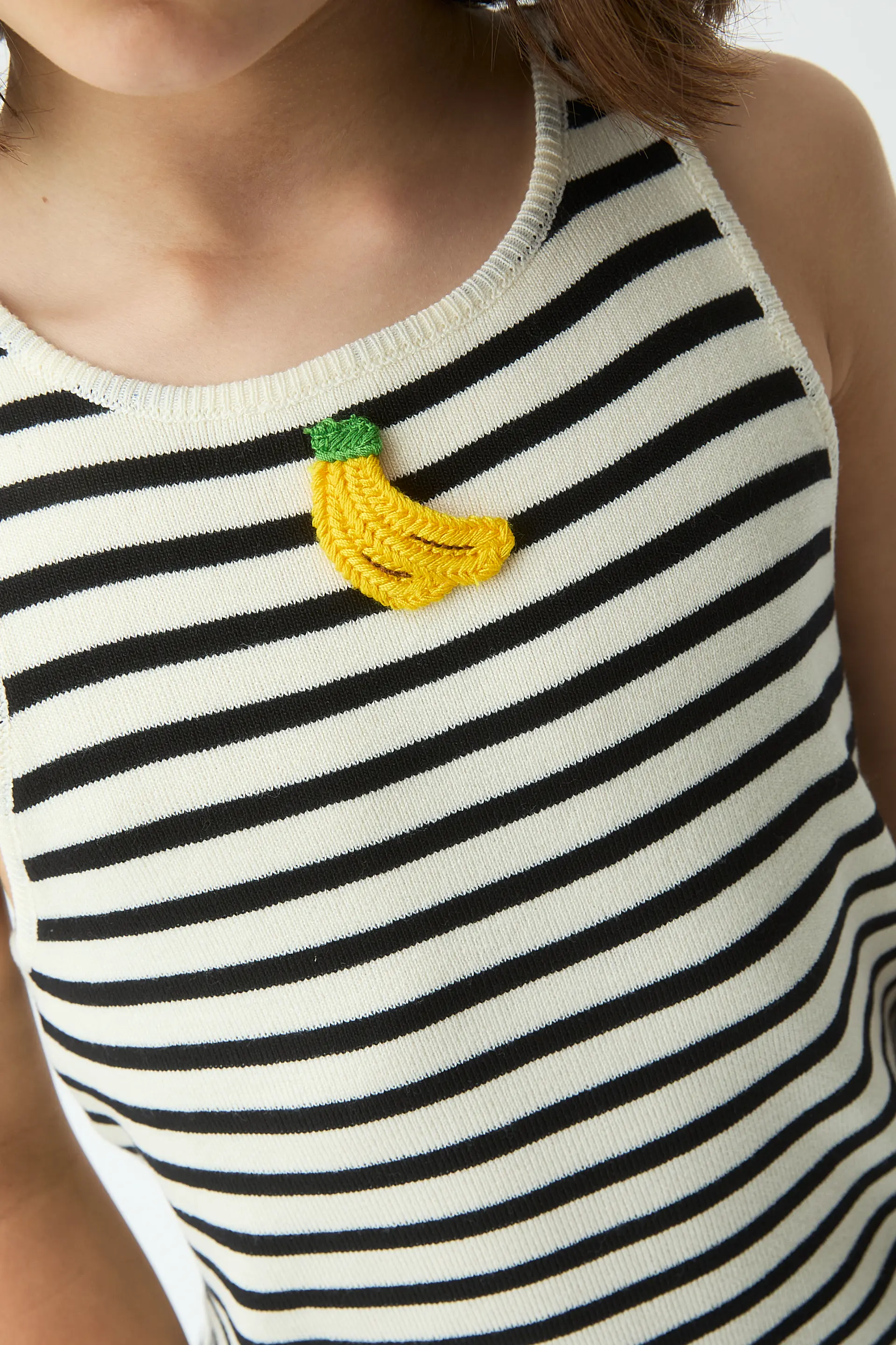 Top de niña con bordado de banana - Image 3