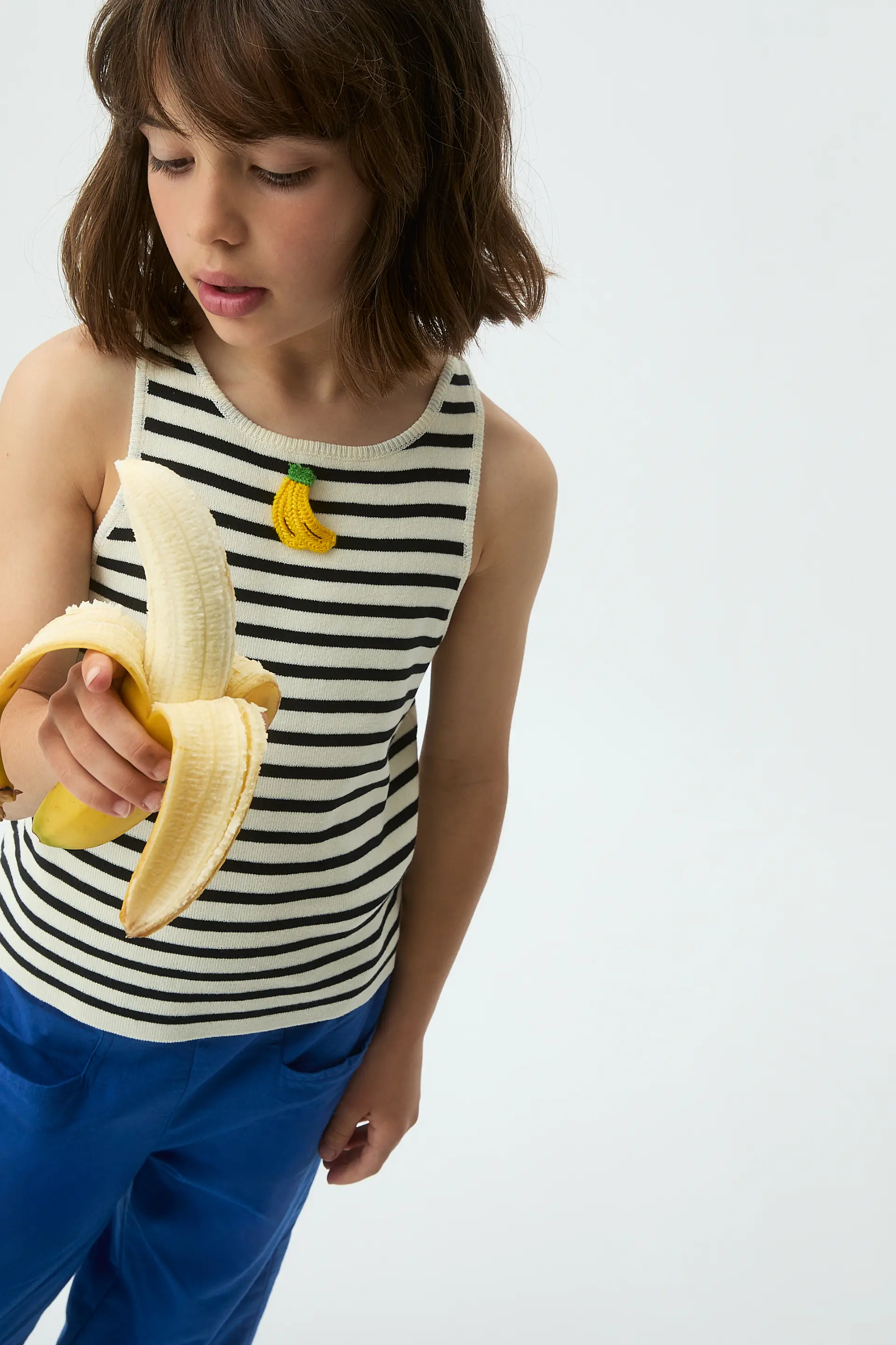 Top de niña con bordado de banana - Image 4