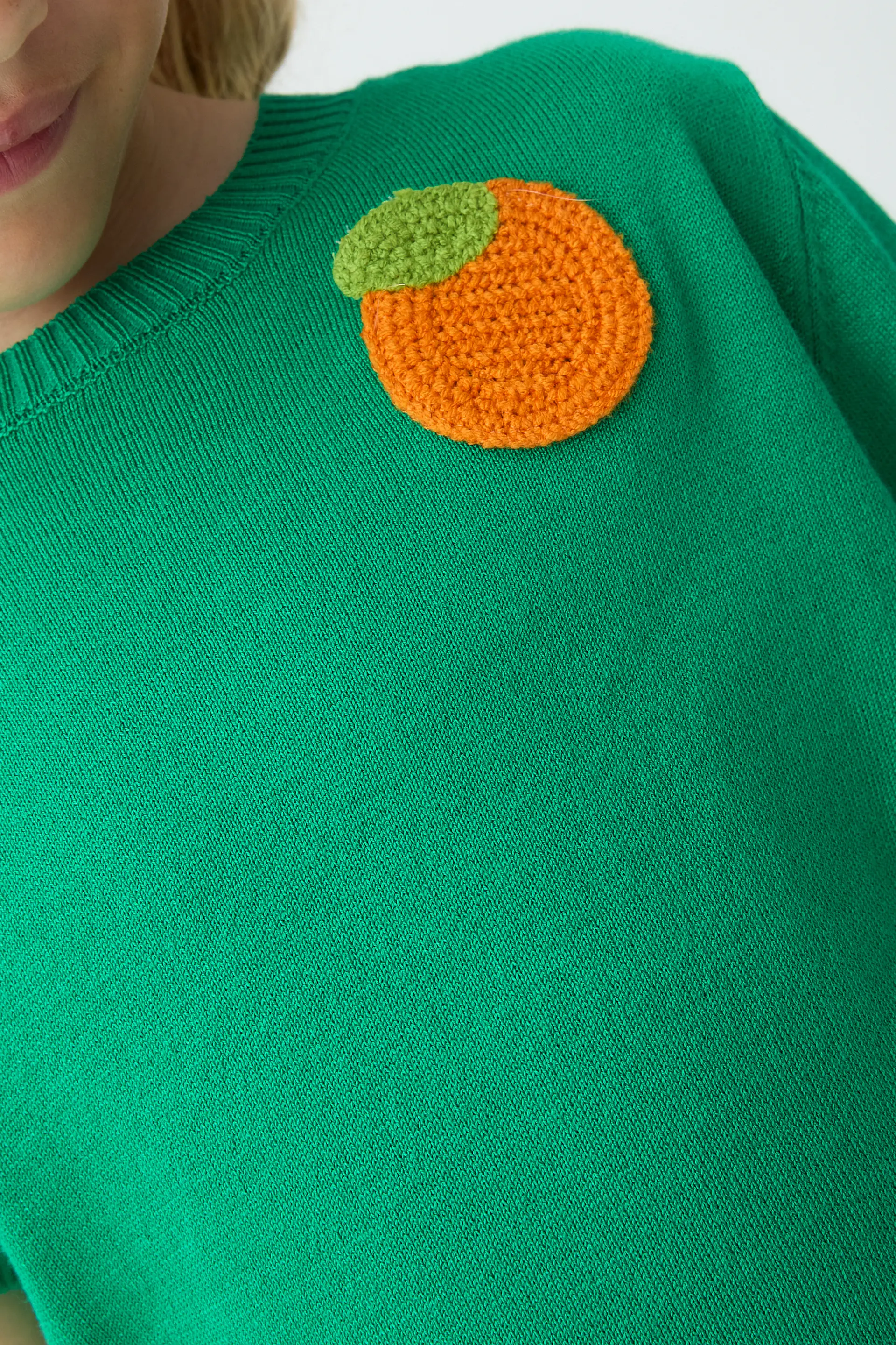 Top de niña  con bordado de naranja - Image 3