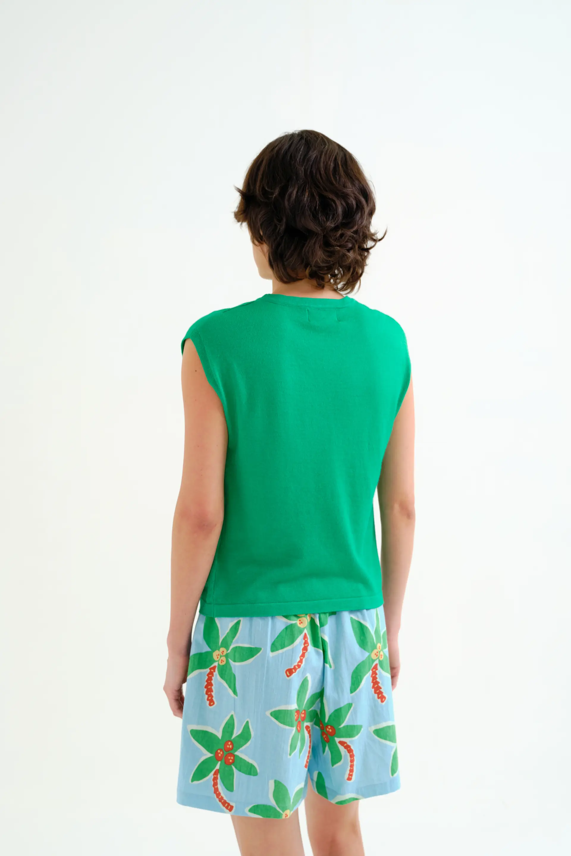 Top de punto suave verde - Image 3