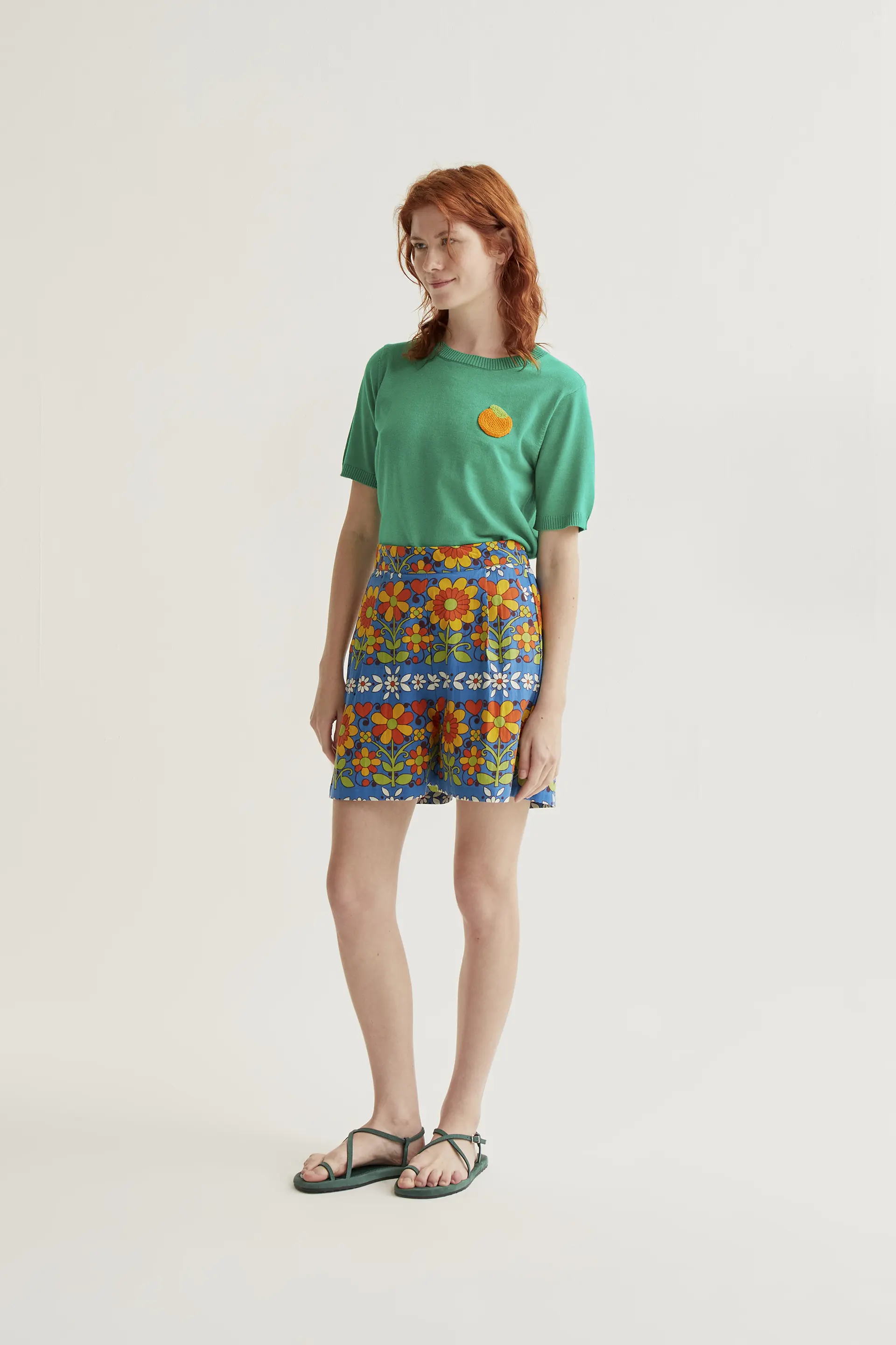 Top de punto verde con bordado de naranja - Image 5