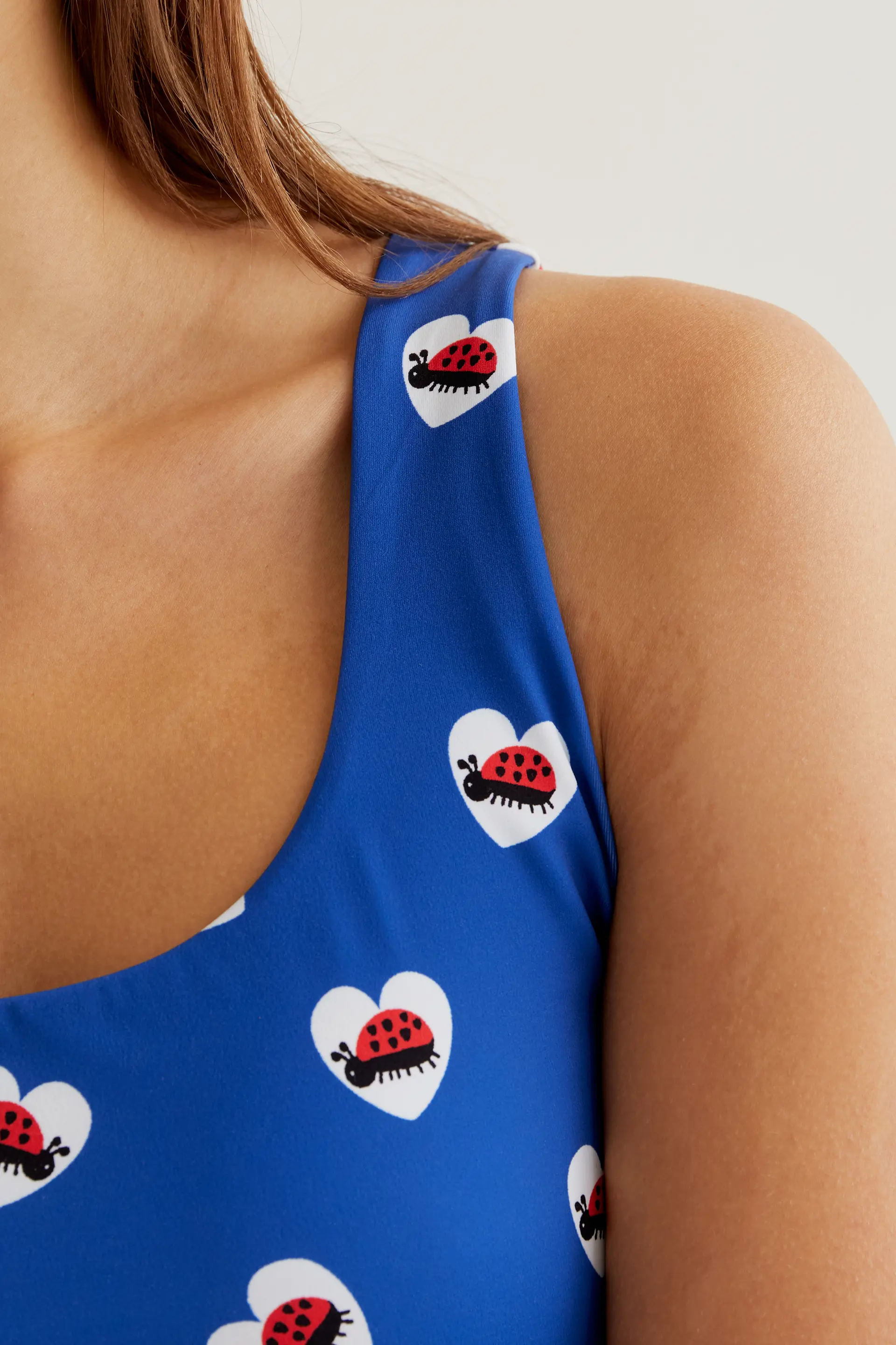 Top deportivo con estampado Coccinella - Image 4