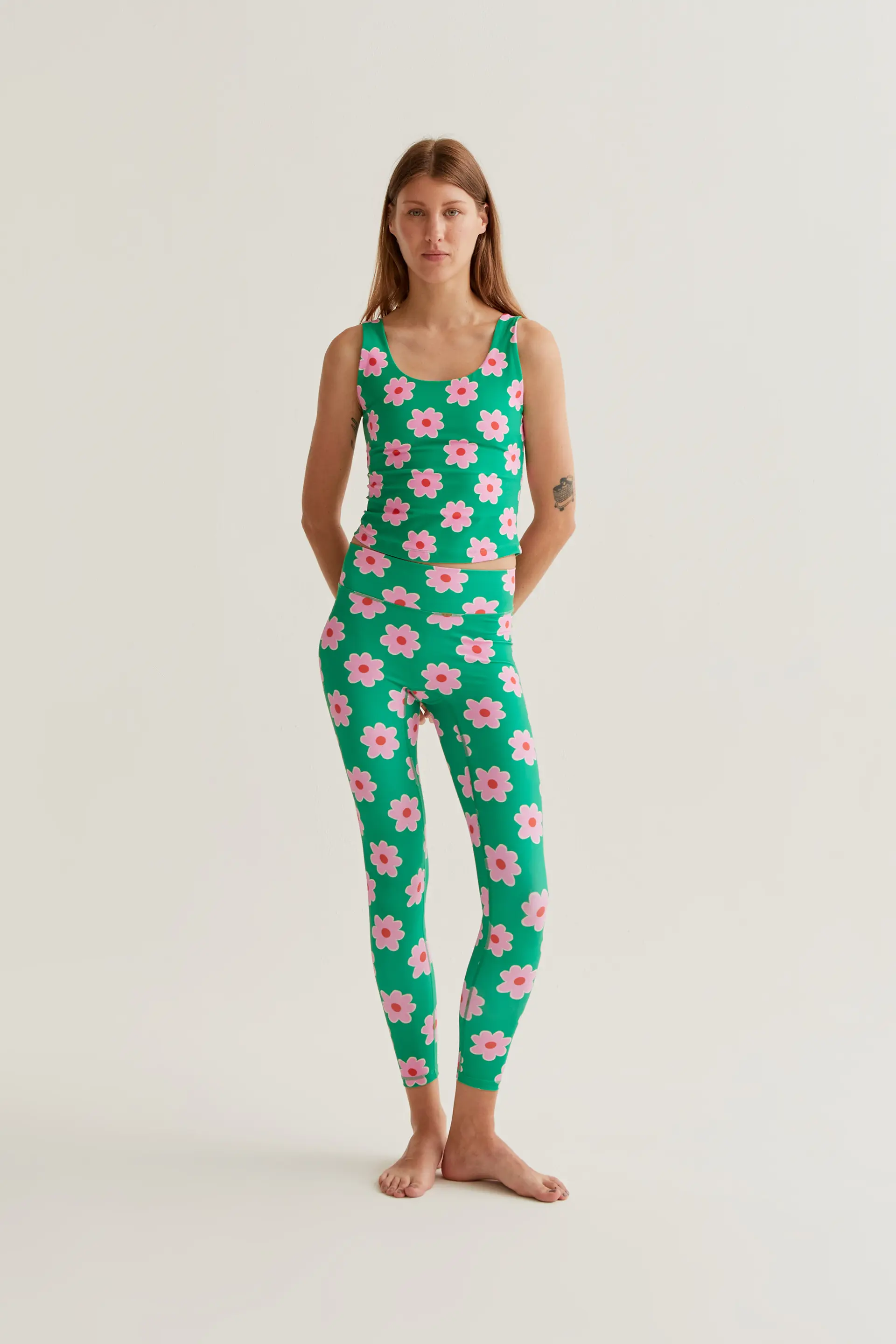 Top deportivo con estampado Pink Flowers - Image 5