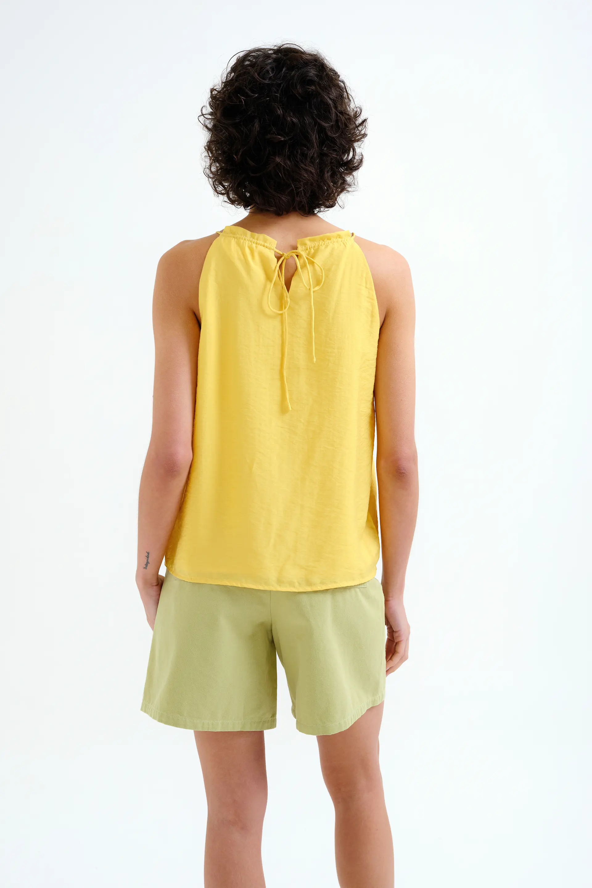 Top halter amarillo - Image 3