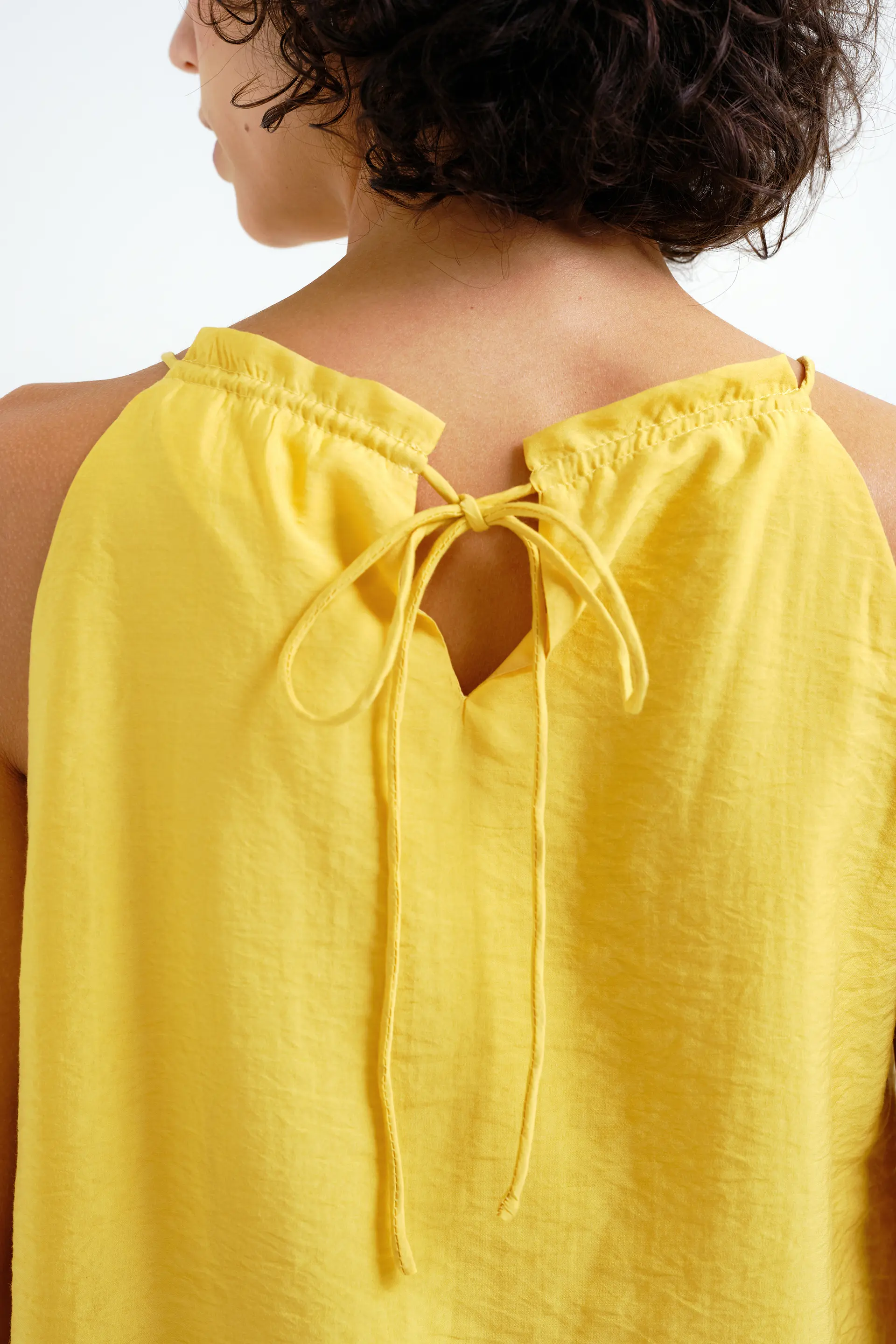 Top halter amarillo - Image 4