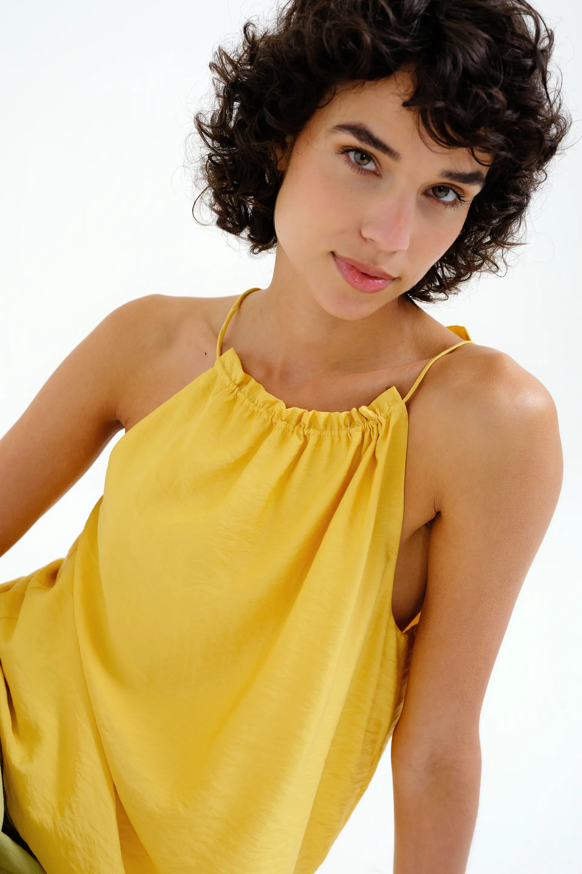 Top halter amarillo - Image 6