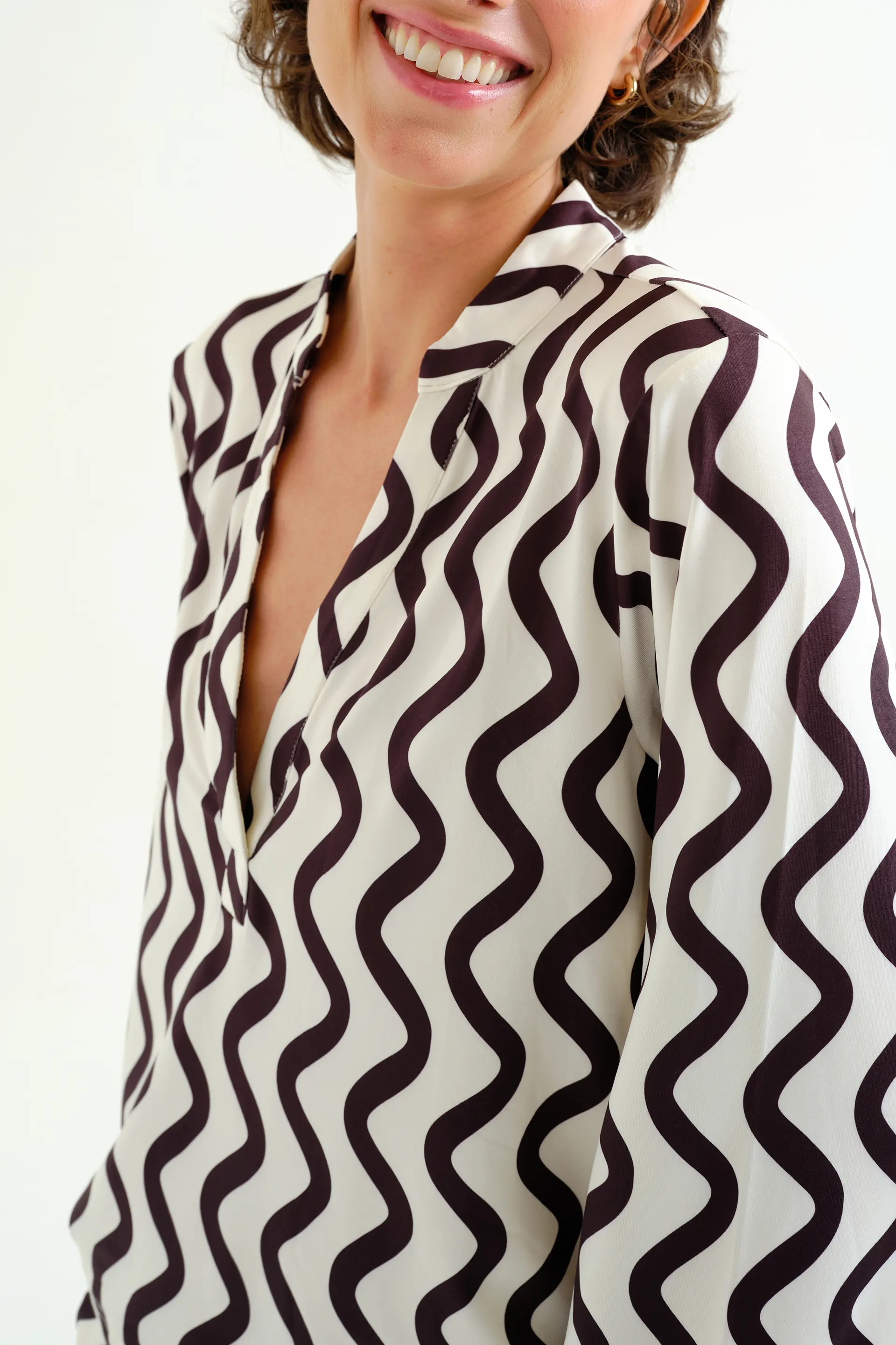 Top playero con estampado Wave Black & White - Image 4