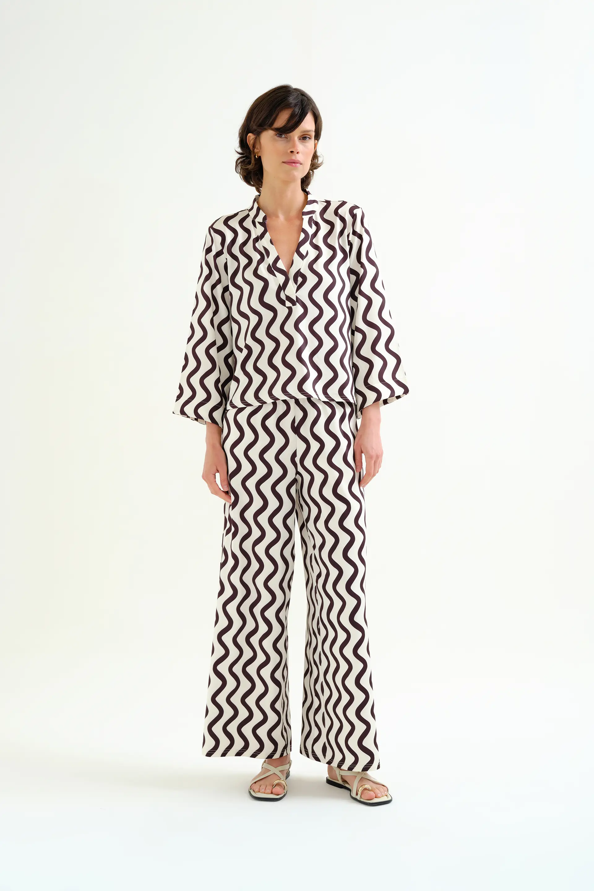 Top playero con estampado Wave Black & White - Image 6