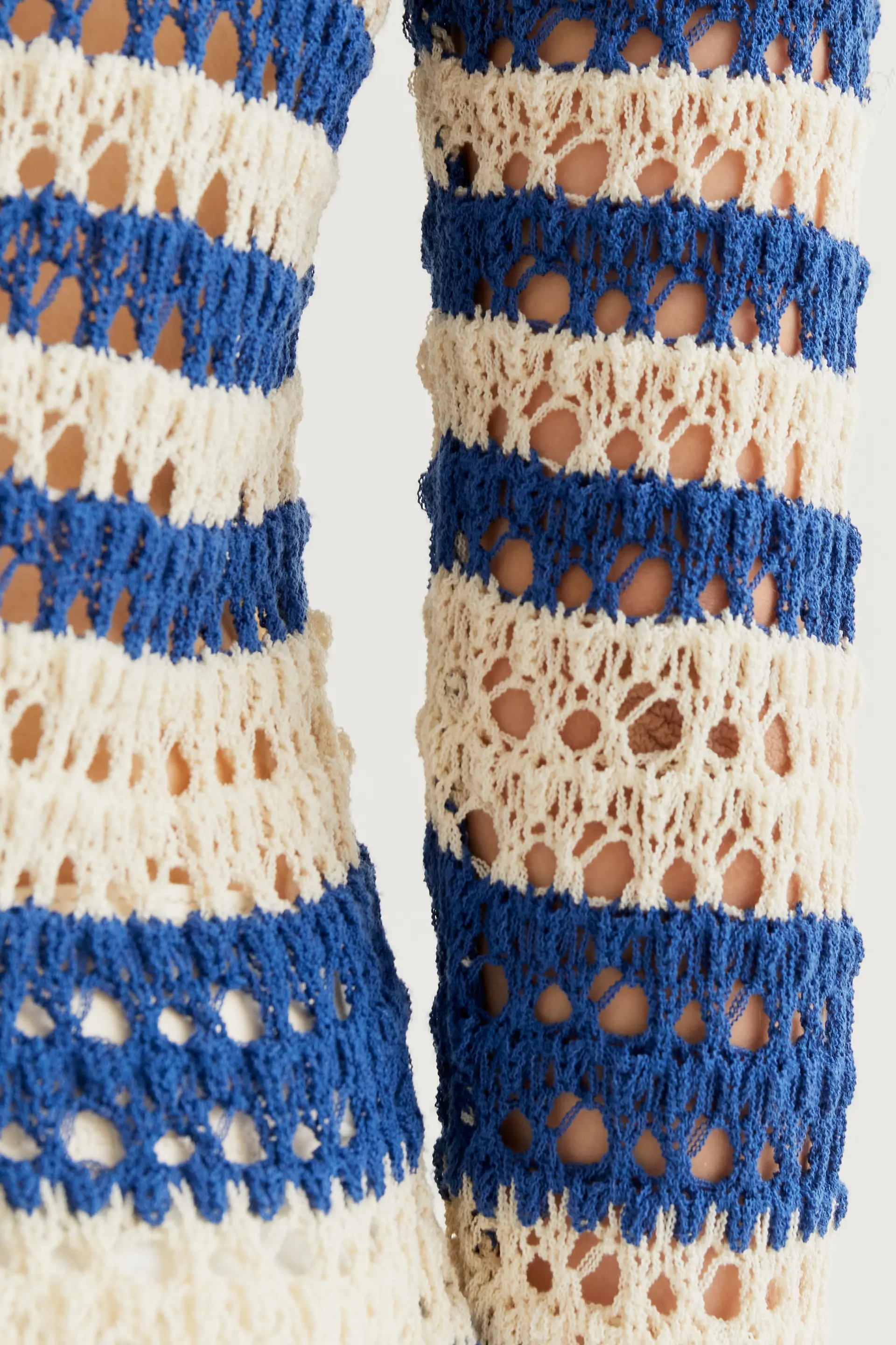 Top punto calado con rayas blanco y azul - Image 4