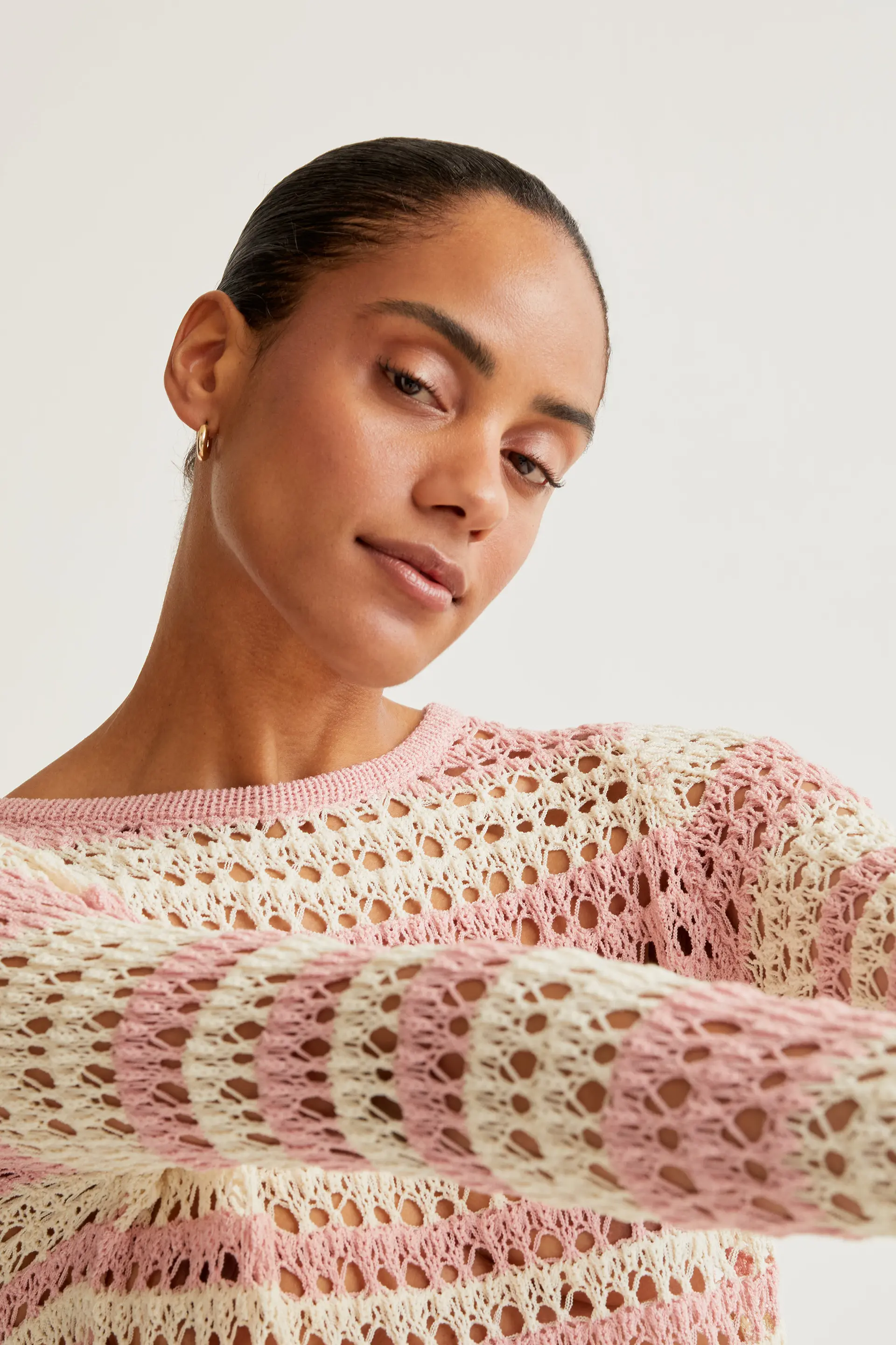 Top punto calado con rayas blanco y rosa - Image 4