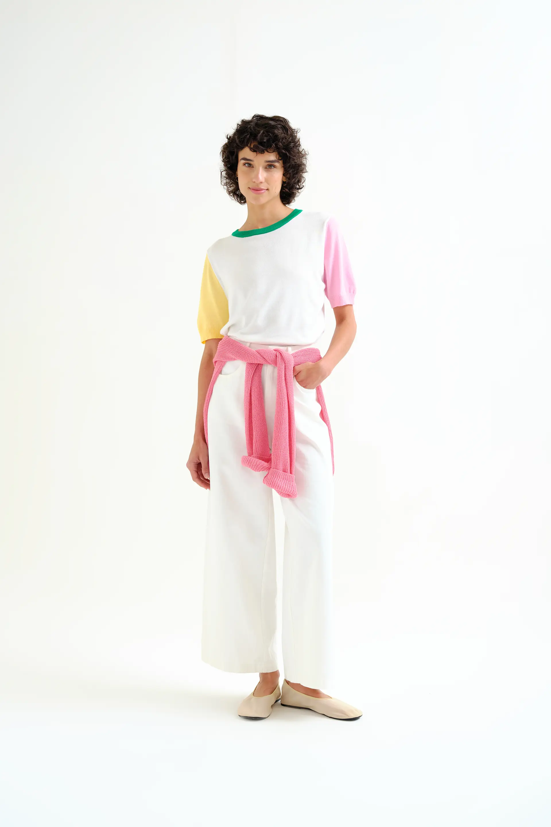 Top punto con detalles multicolor - Image 5
