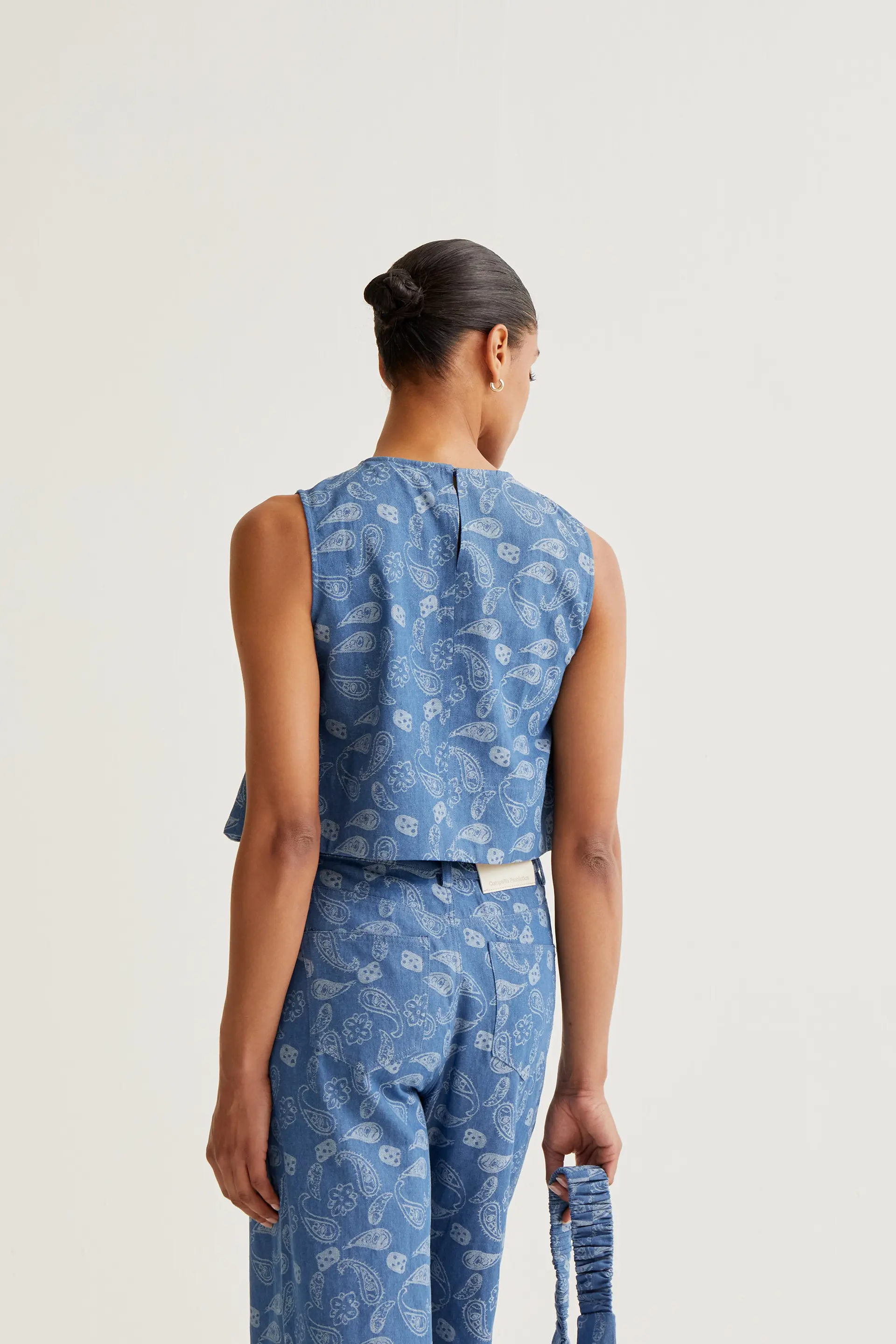 Top vaquero azul con estampado Paisley - Image 3