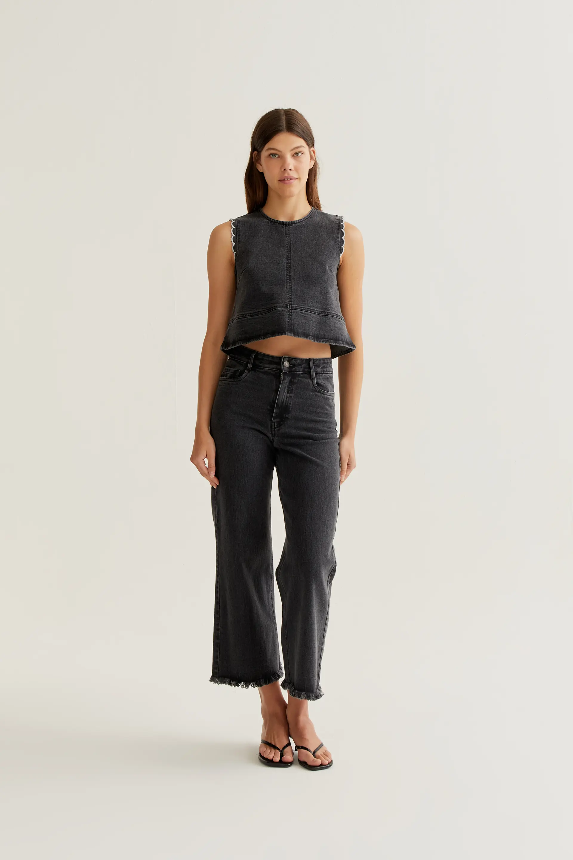 Top vaquero negro con detalles de ondas - Image 5