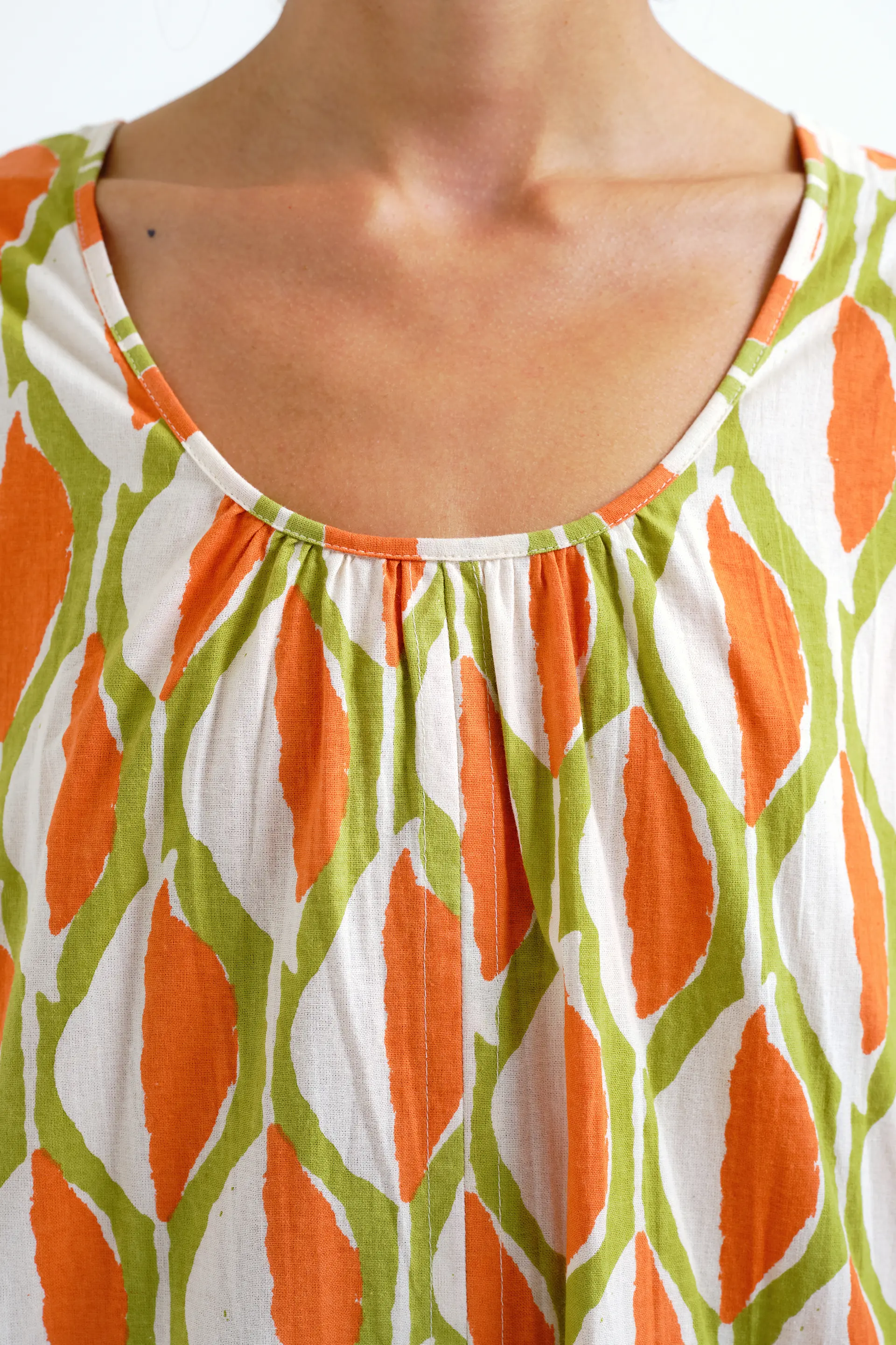 Vestido corto con estampado Aloe - Image 4